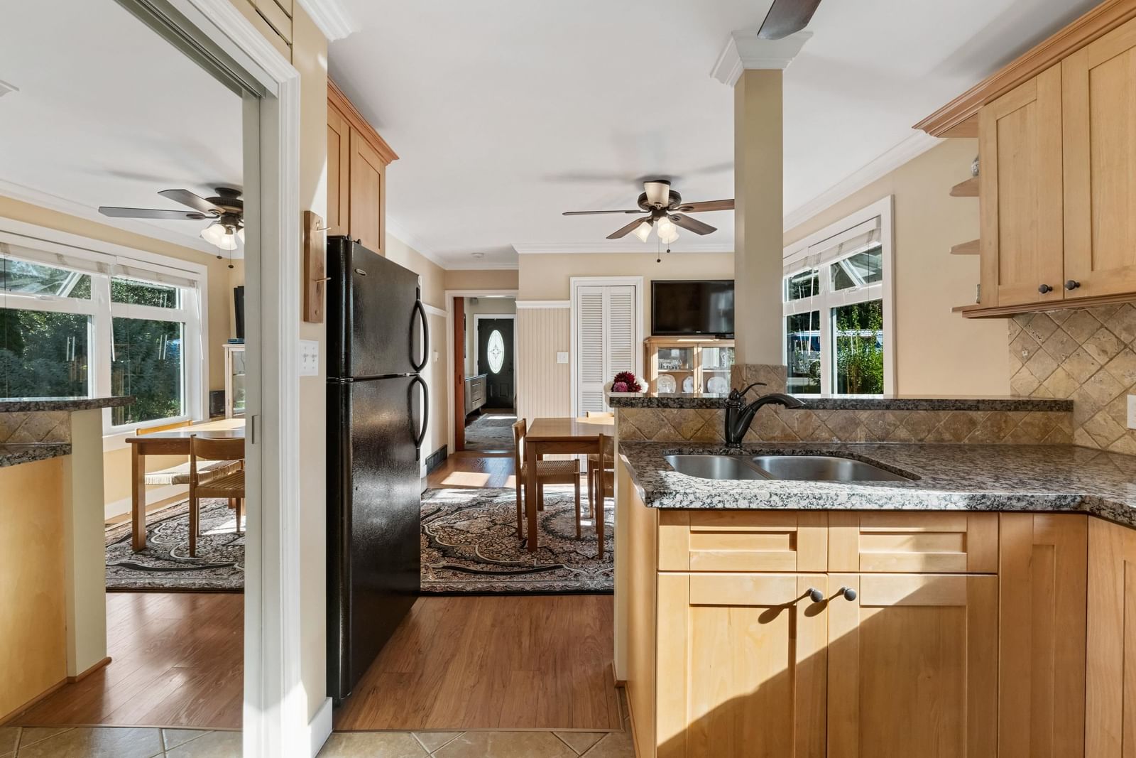 Listing Image 19