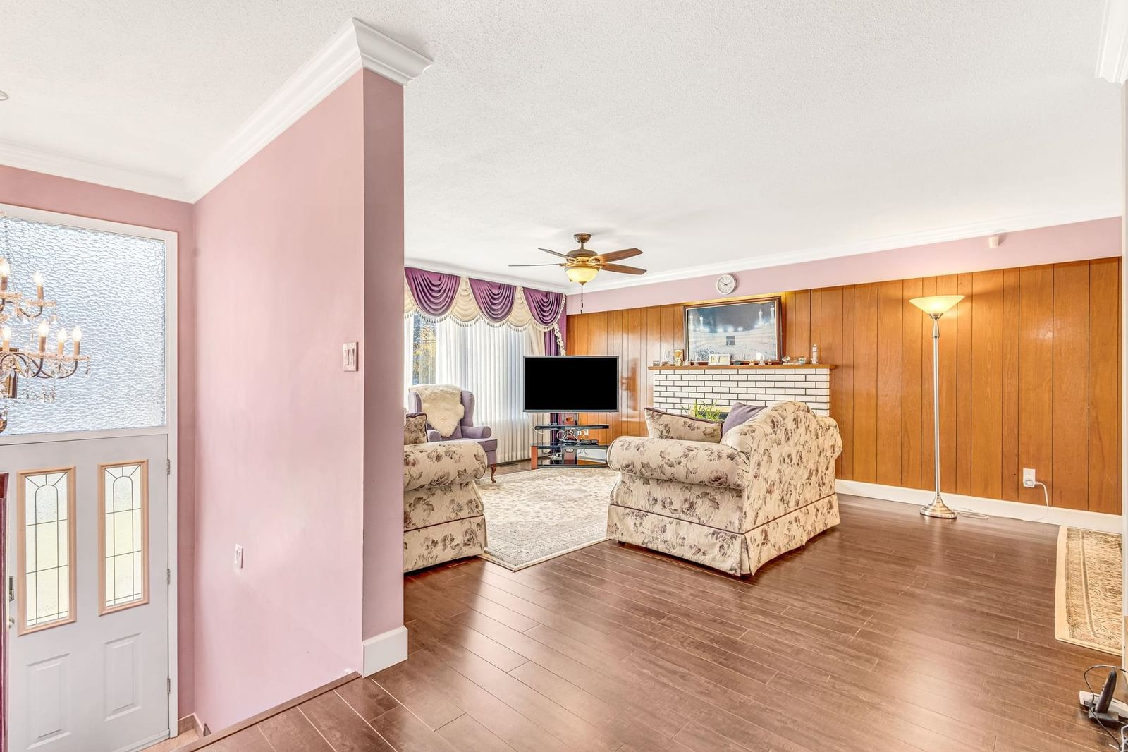 Listing Image 5