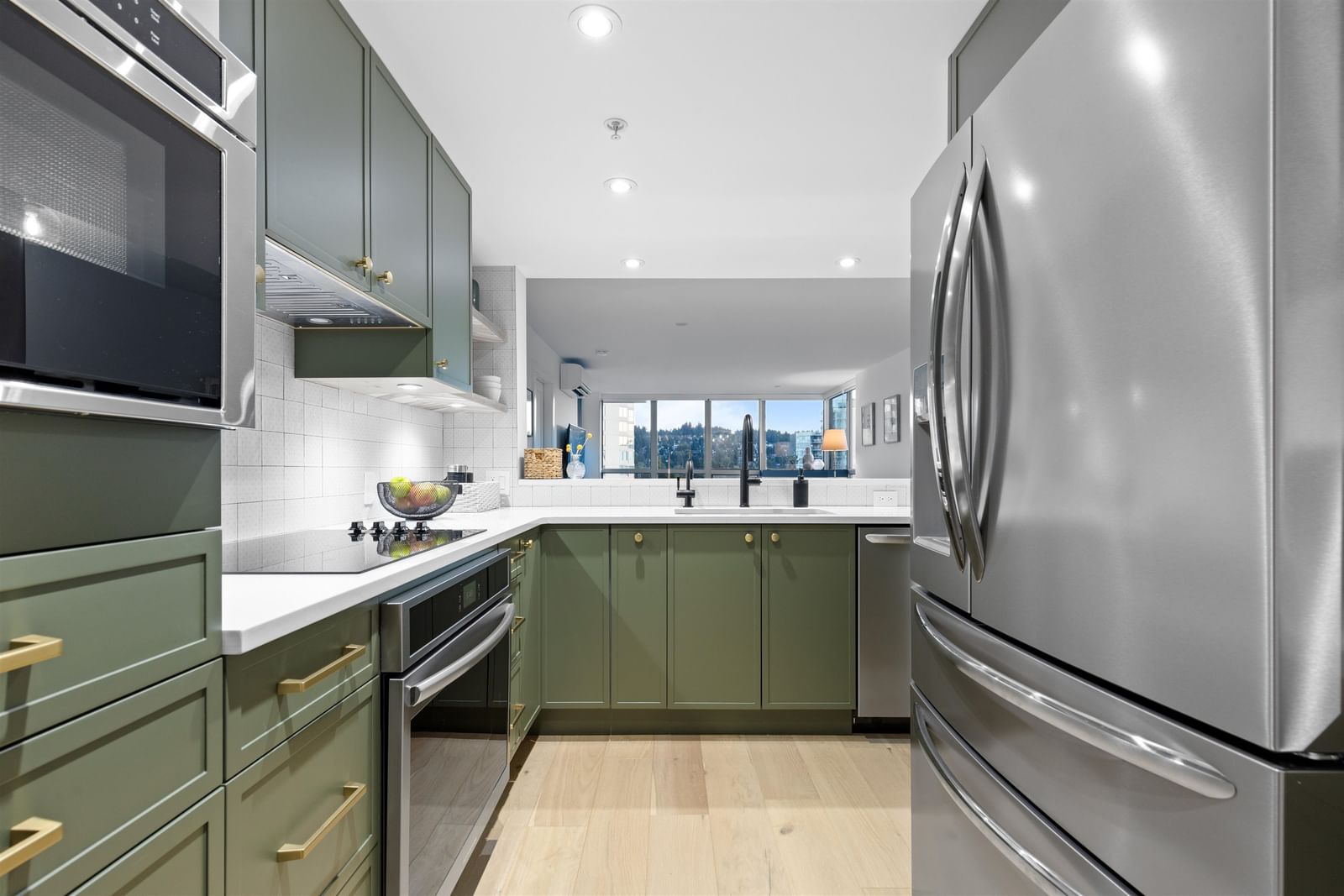 Listing Image 11