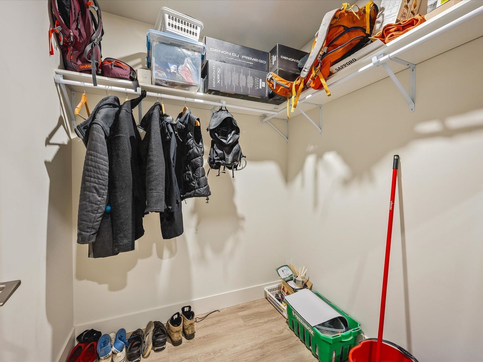 Listing Image 11