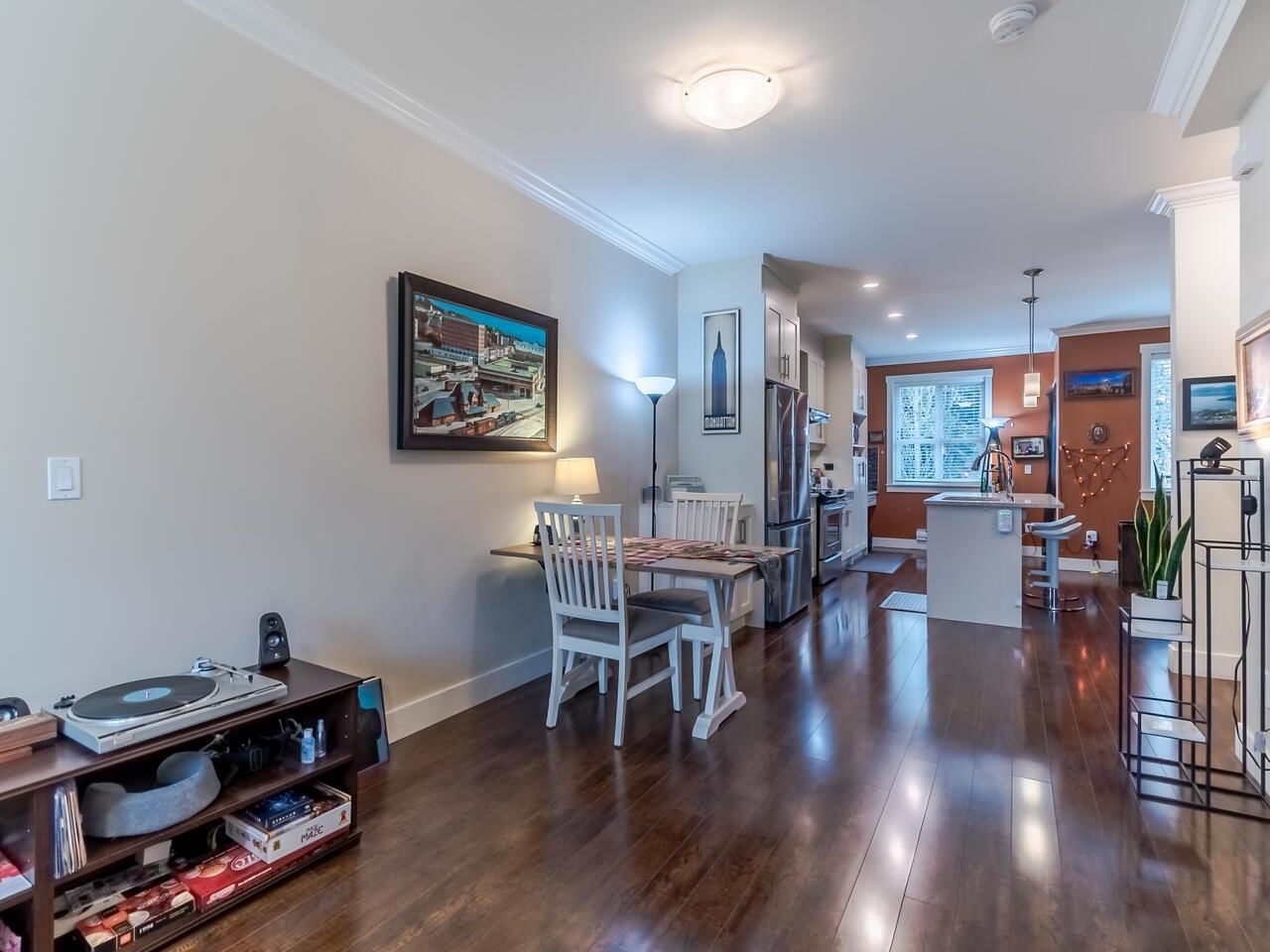 Listing Image 12