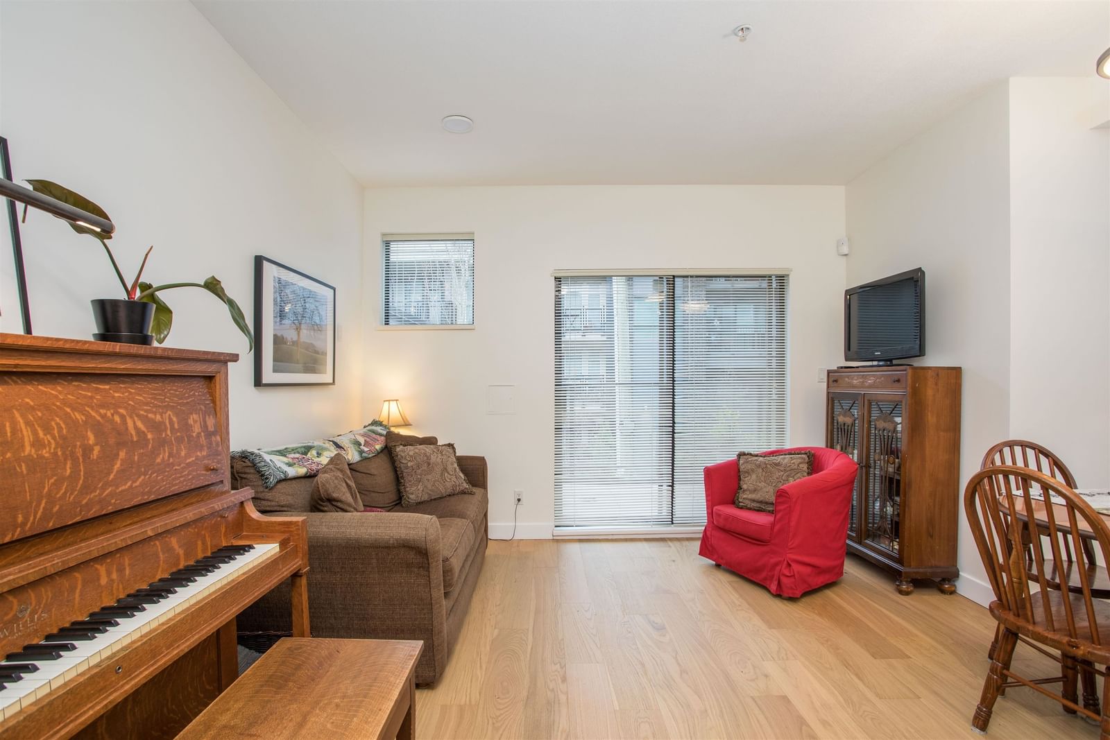 Listing Image 9