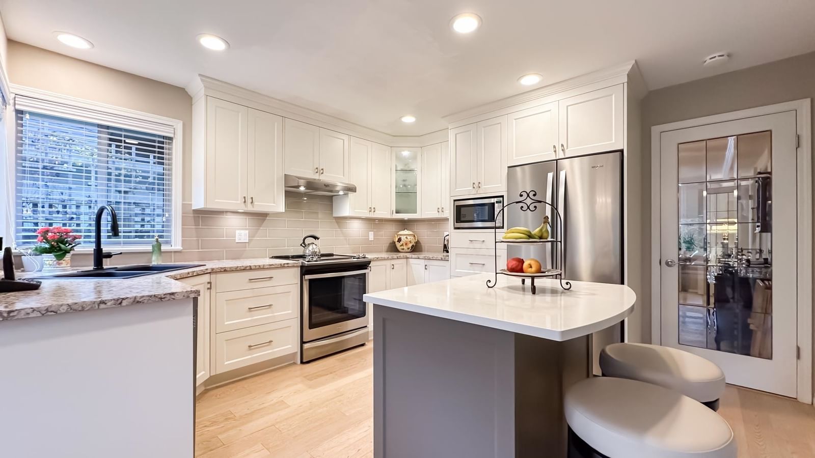 Listing Image 10
