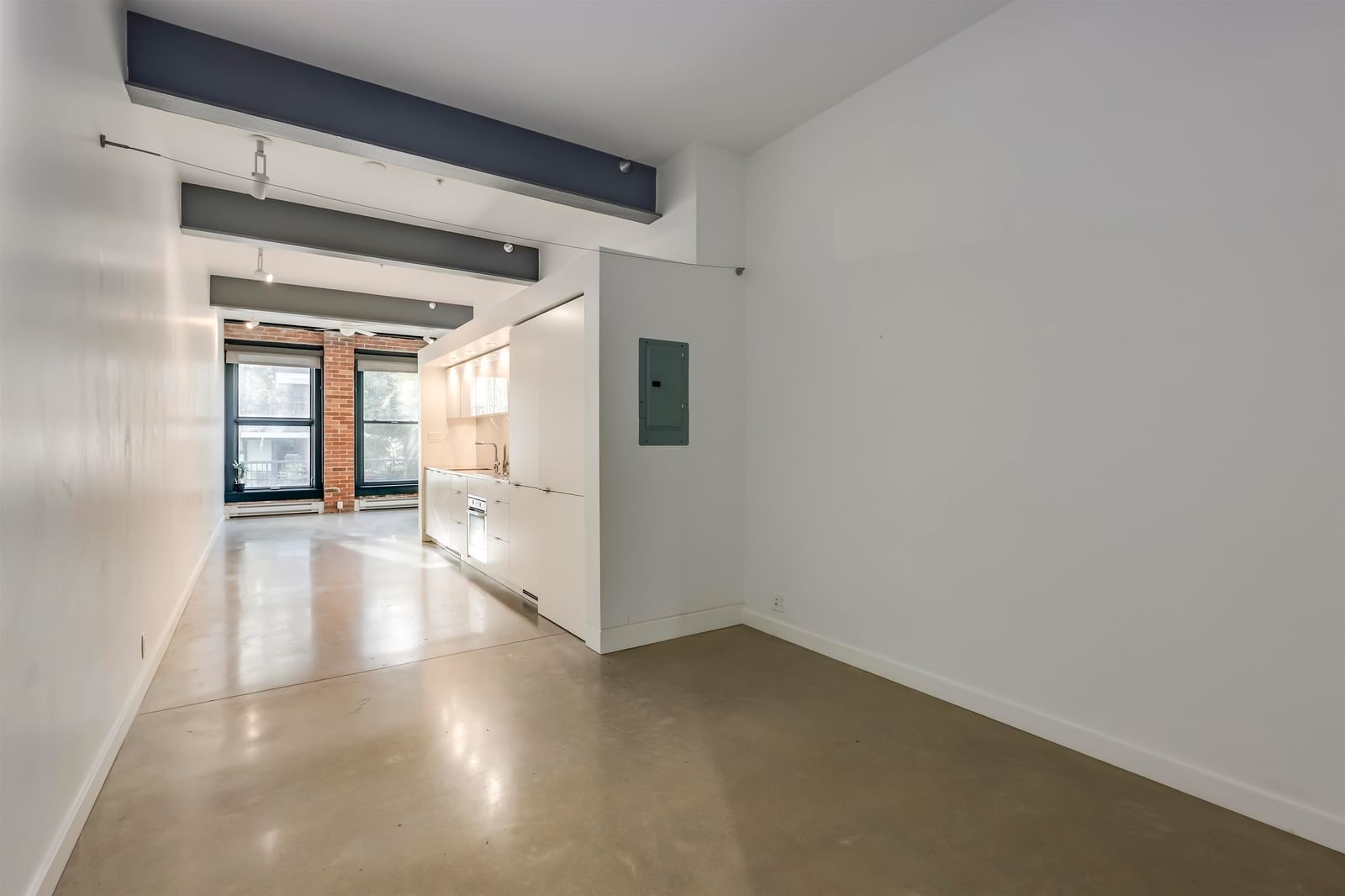 Listing Image 19