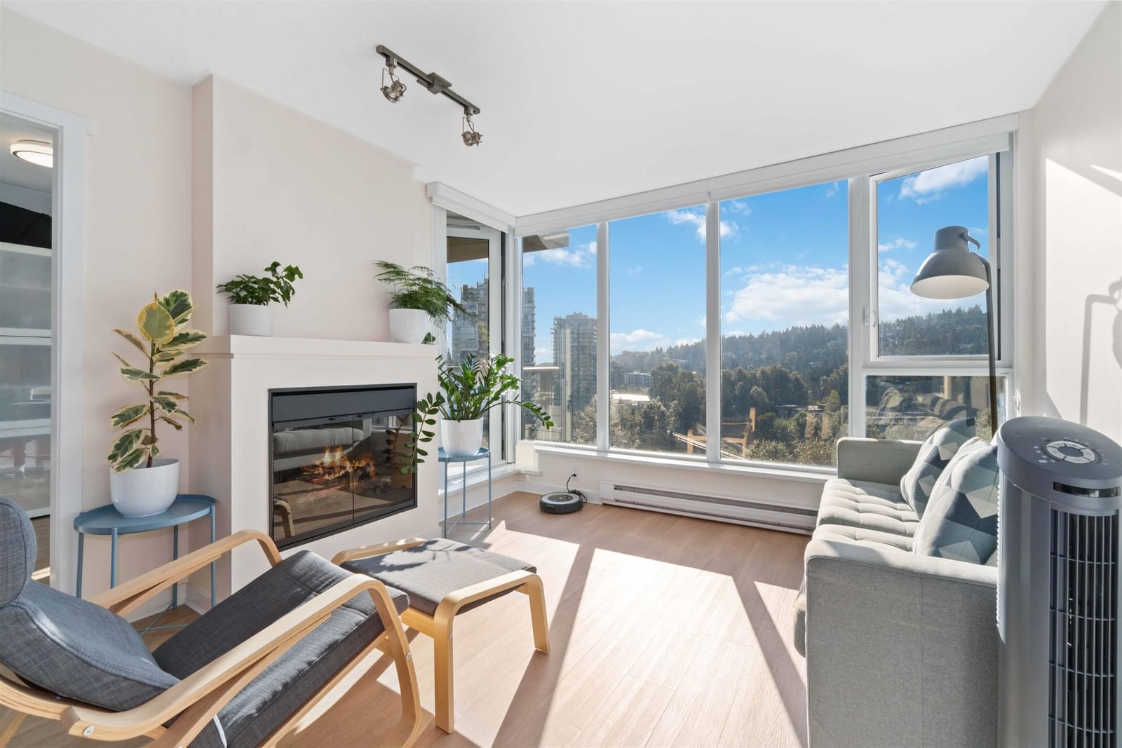 Listing Image 11