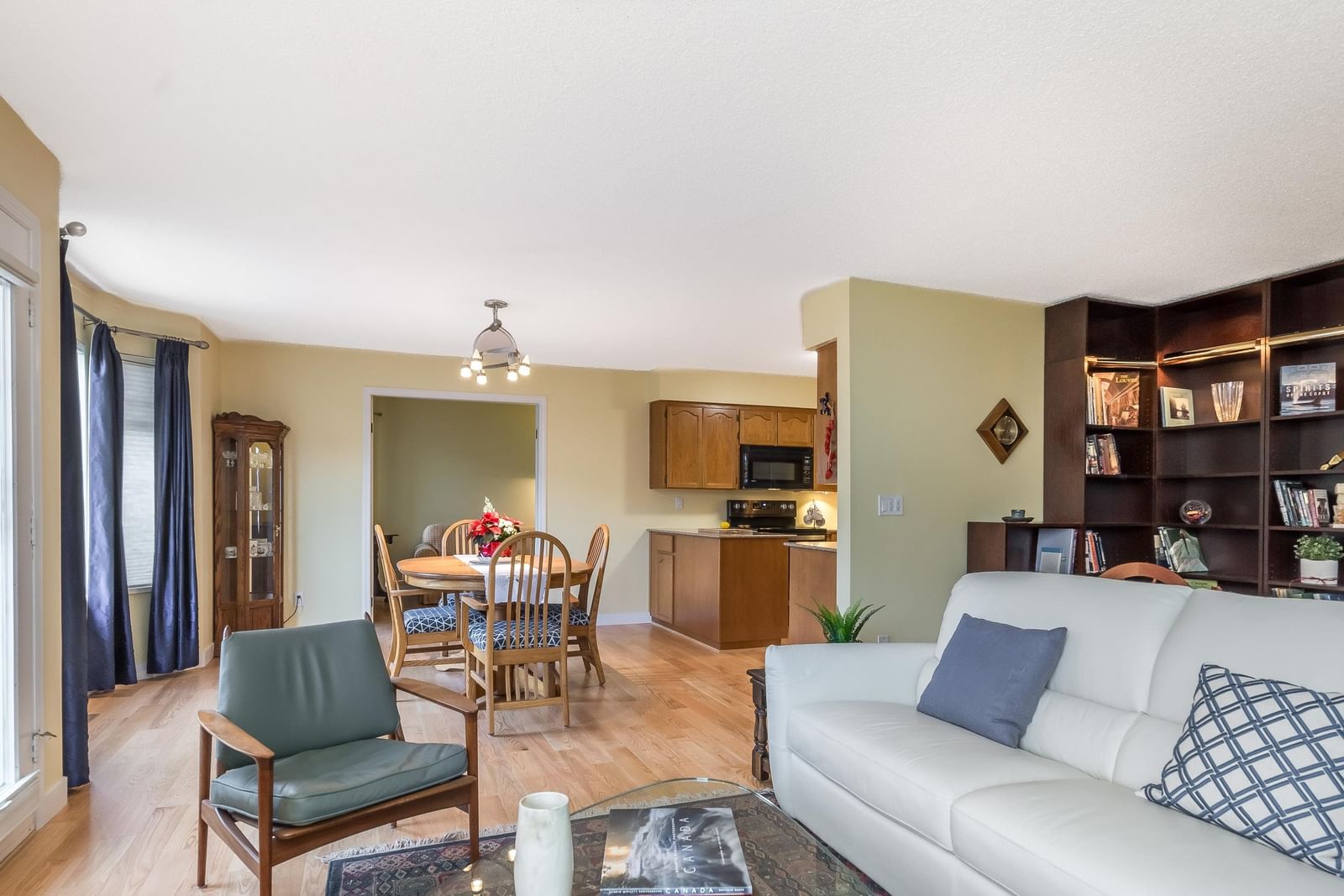 Listing Image 9
