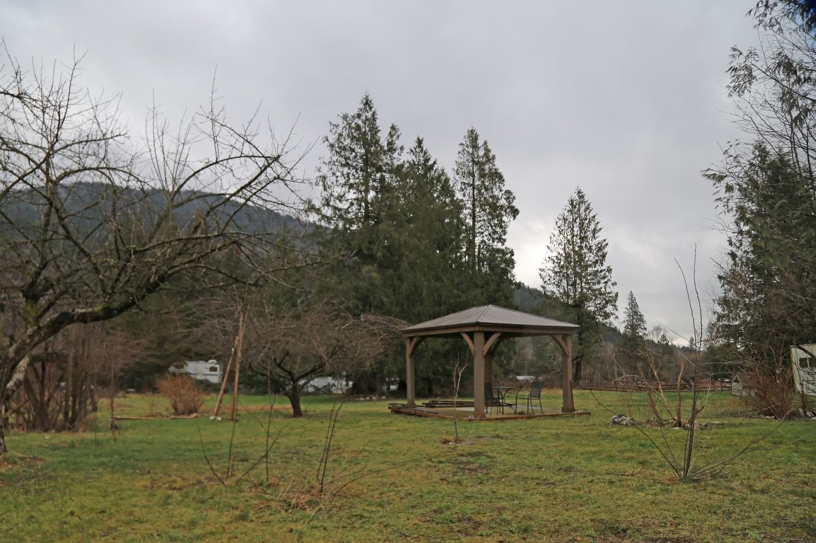 Listing photo 5