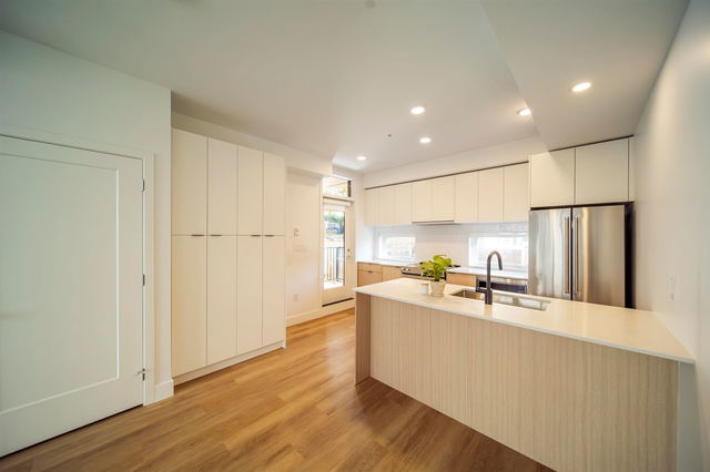 123 - 1306 Laval Square