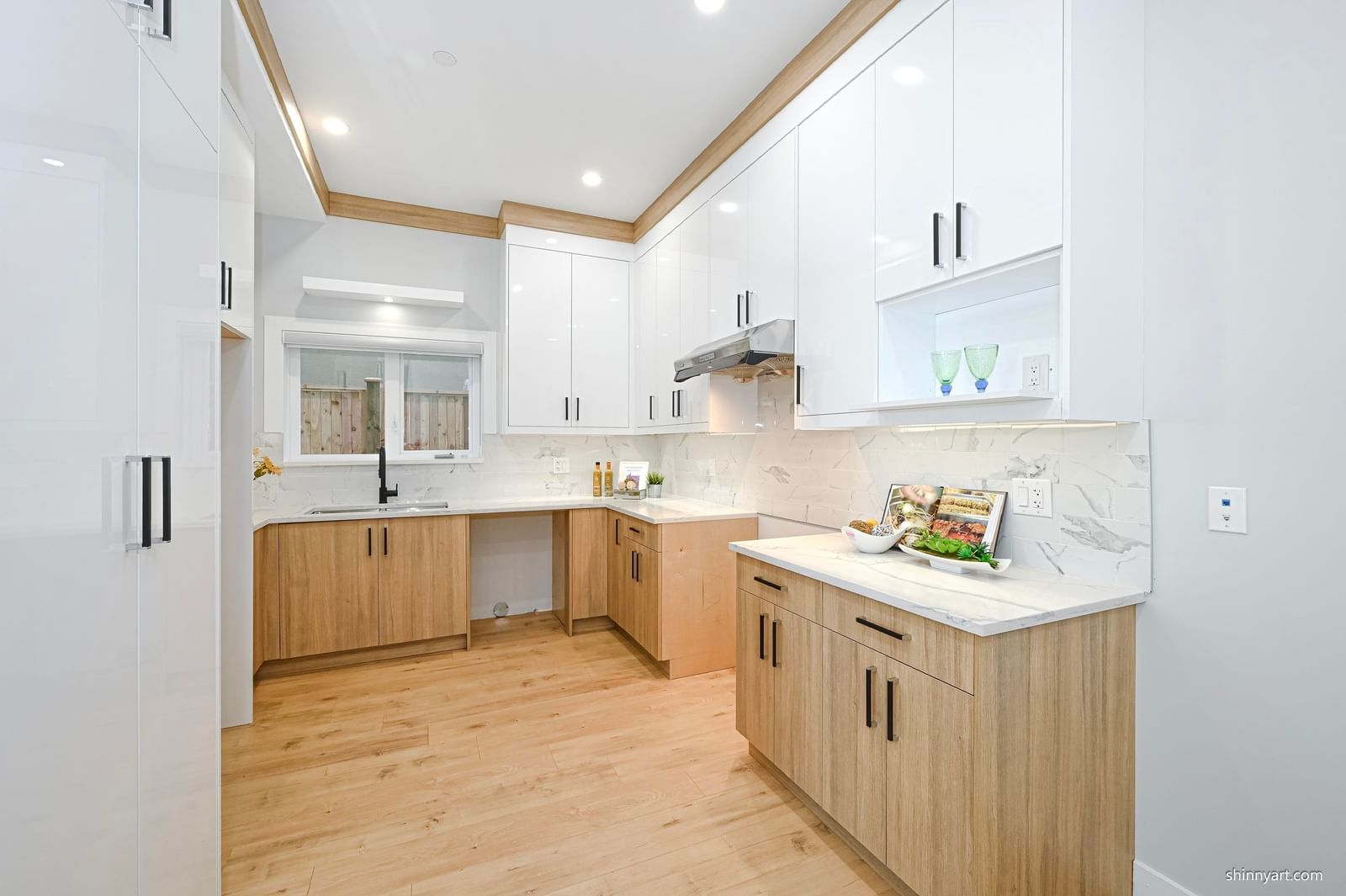 Listing Image 8