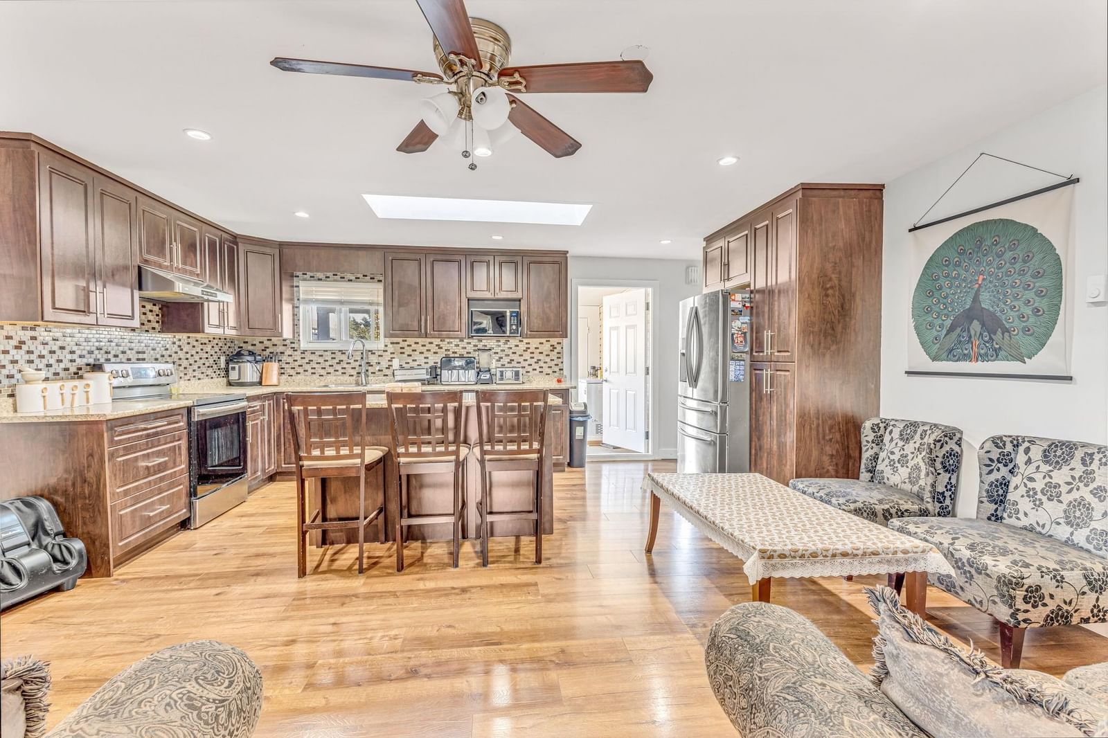 Listing Image 11