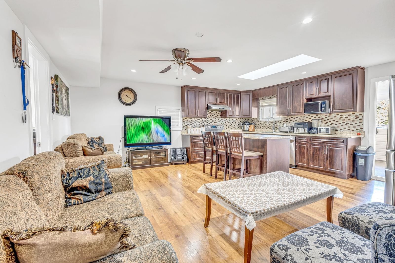 Listing Image 13