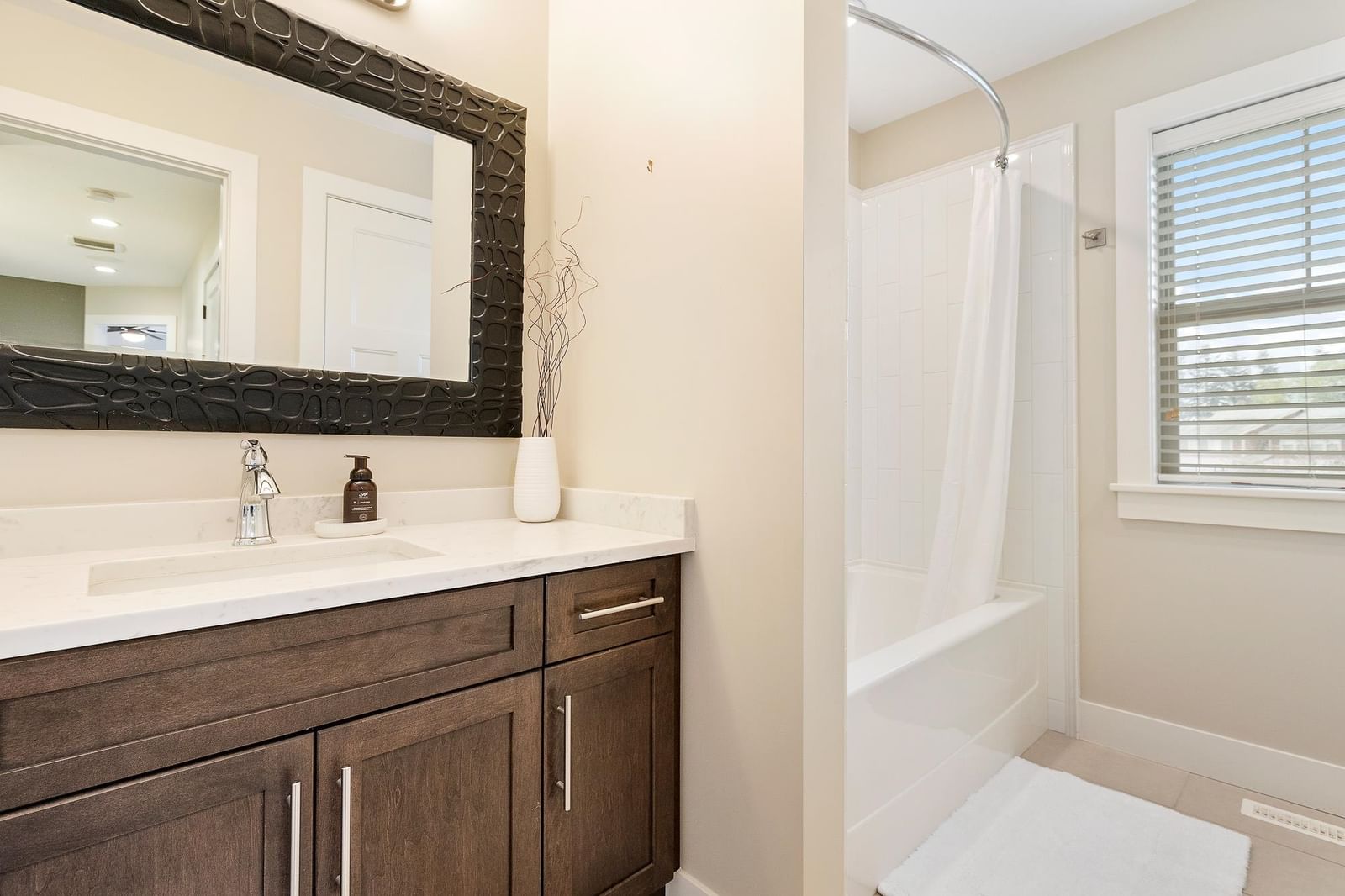 Listing Image 24