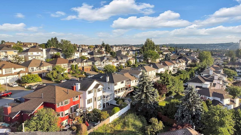 2658 Klassen Court, Port Coquitlam, V3C 5Y8 | Image 2