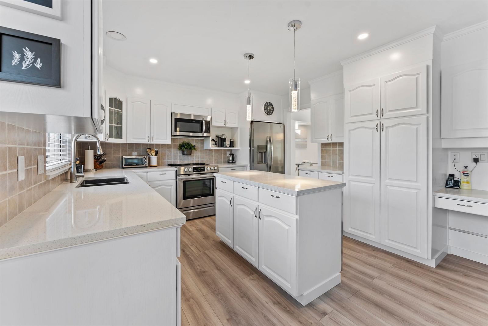 Listing Image 9