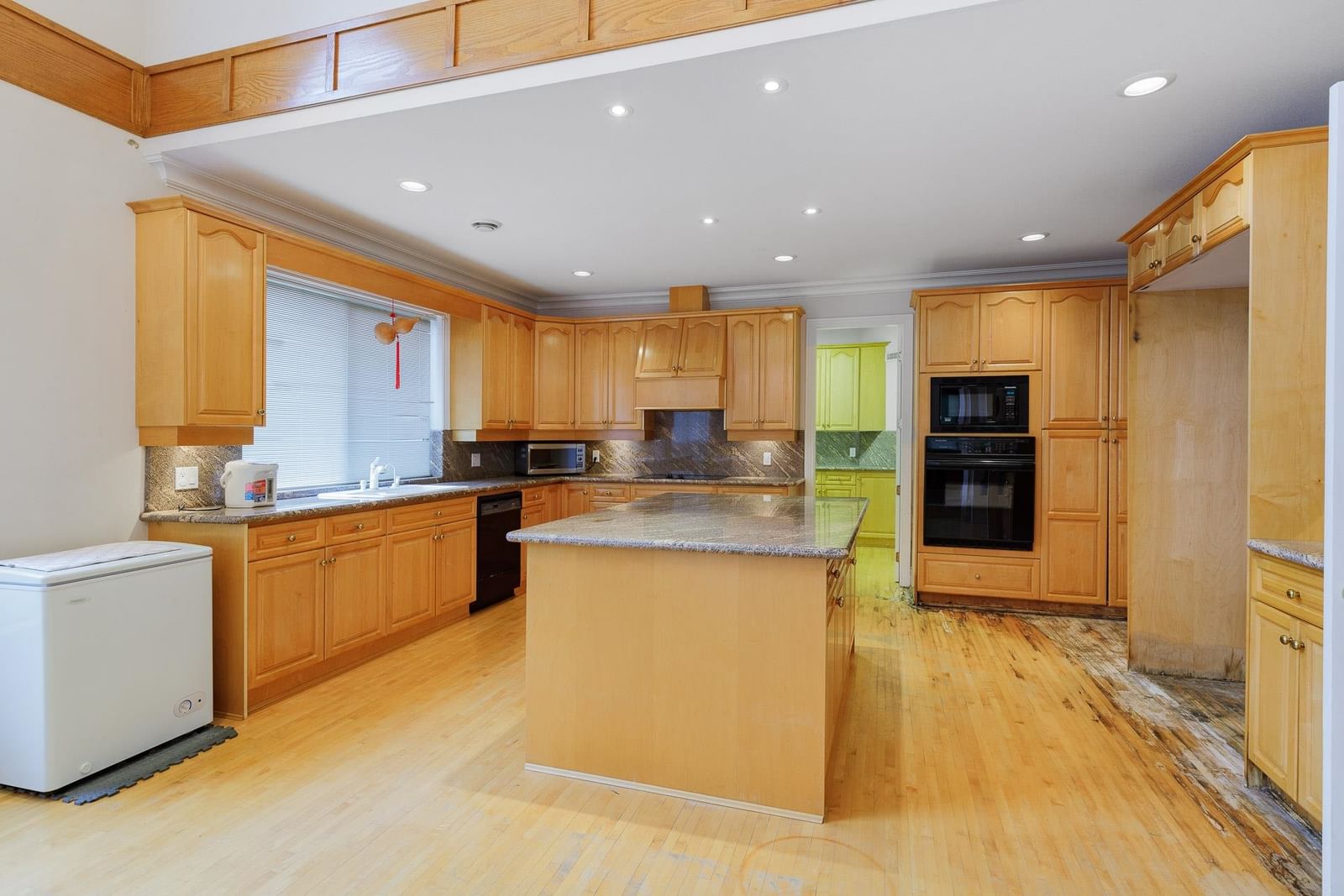 Listing Image 12
