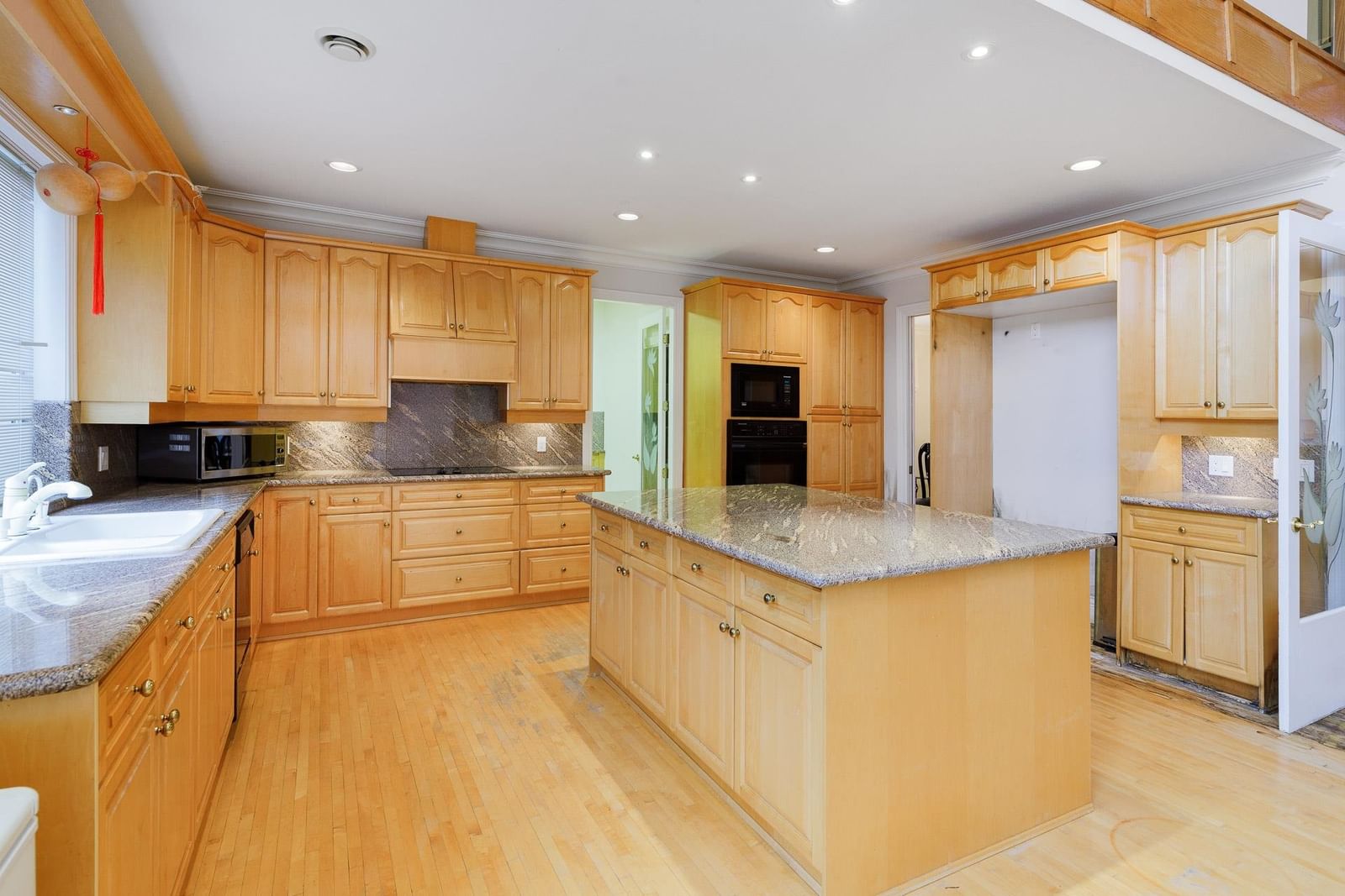 Listing Image 13