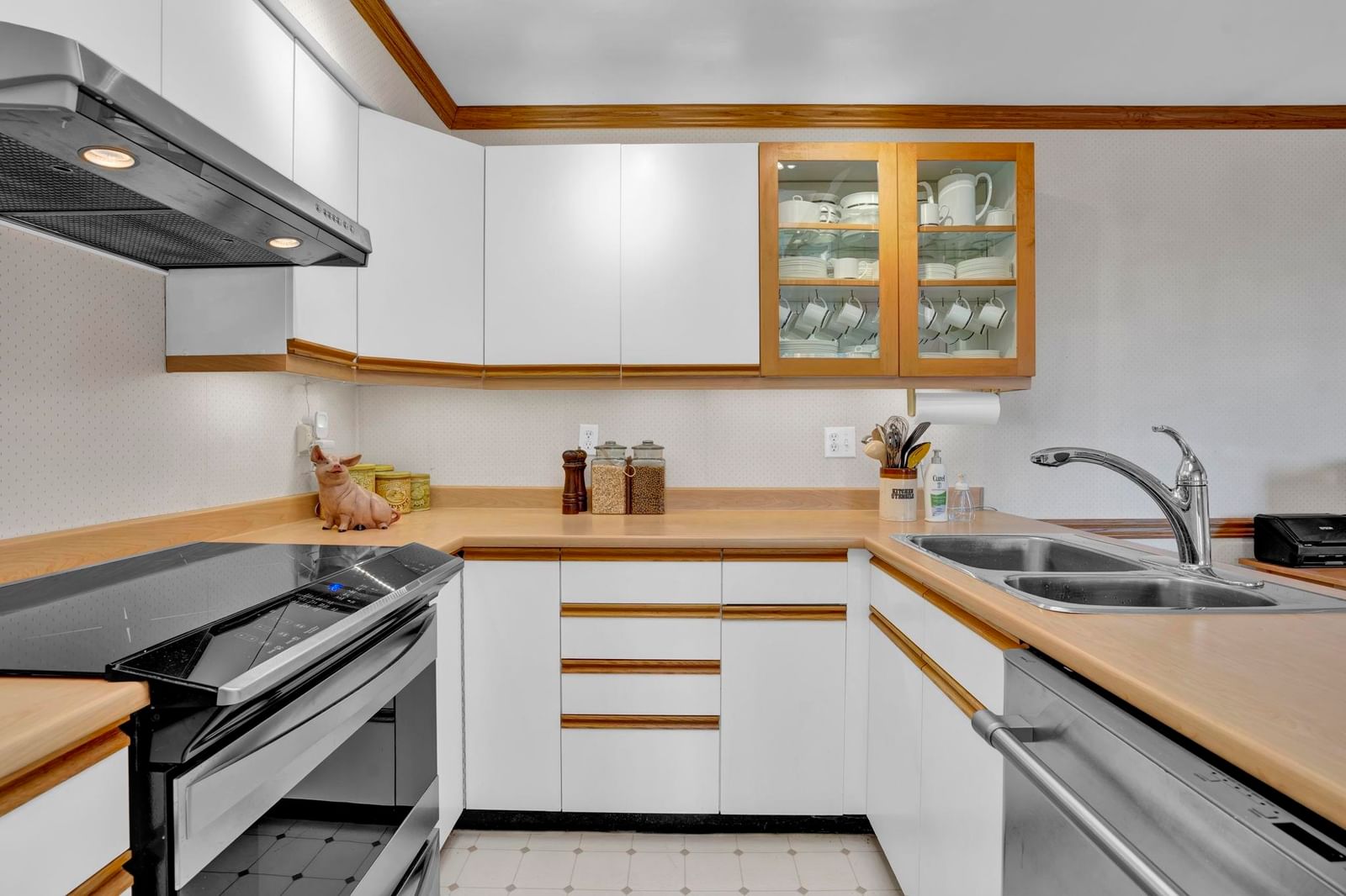 Listing Image 11