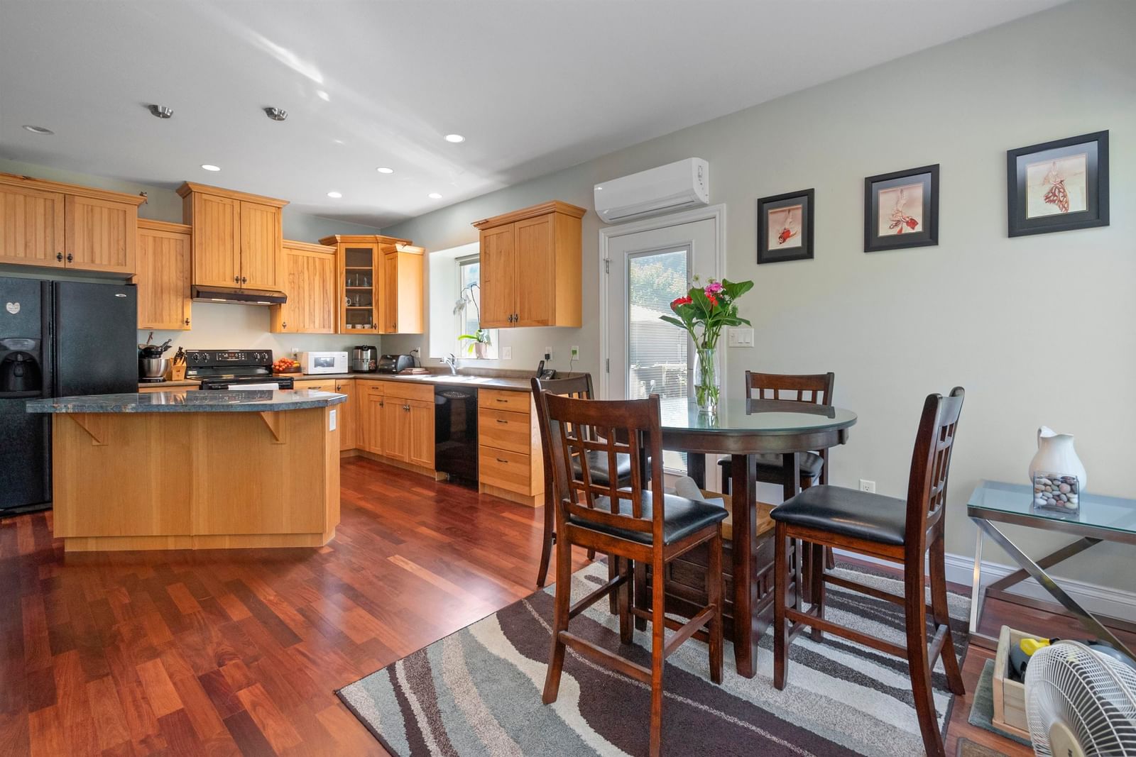 Listing Image 11