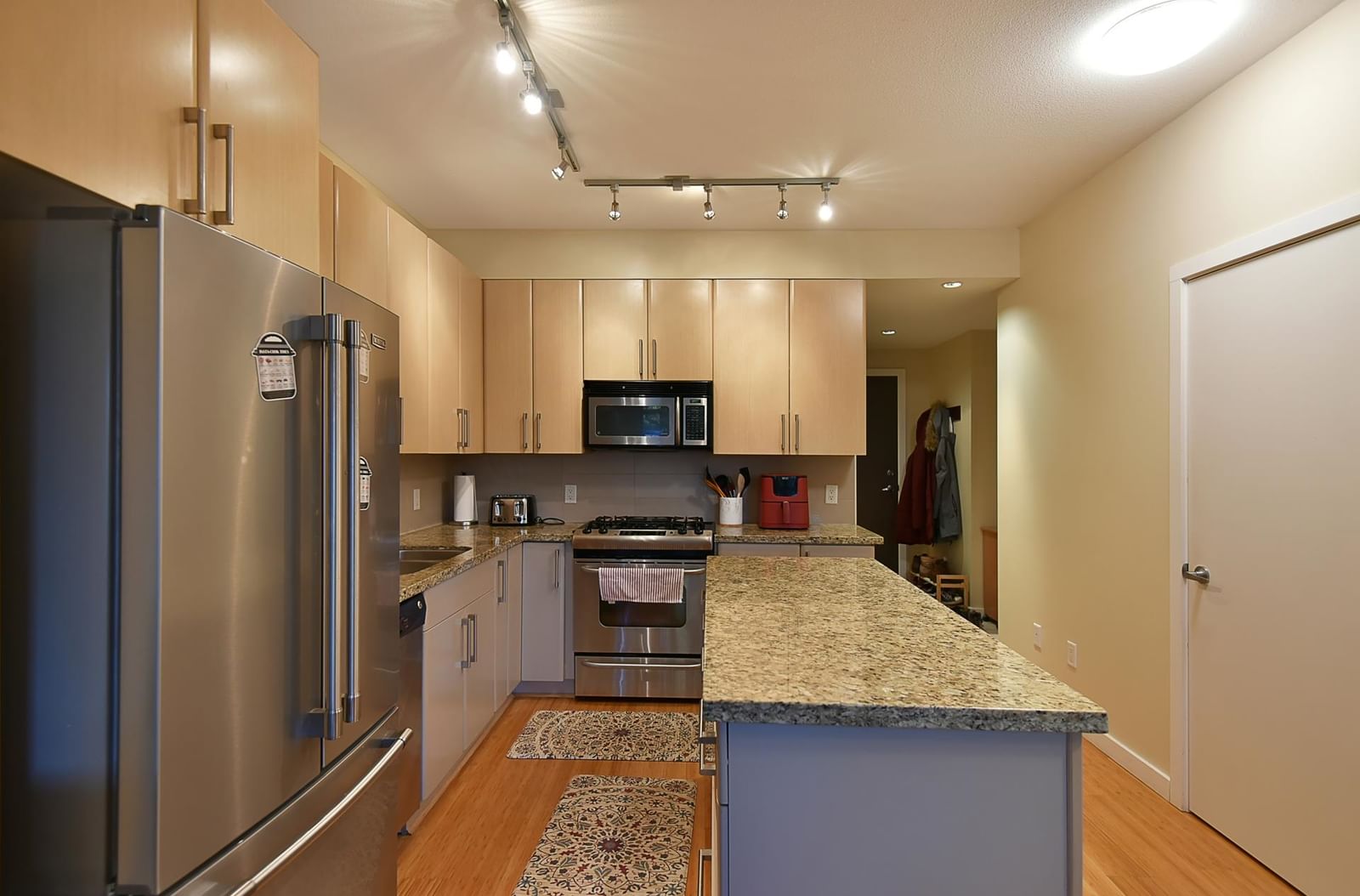Listing Image 4