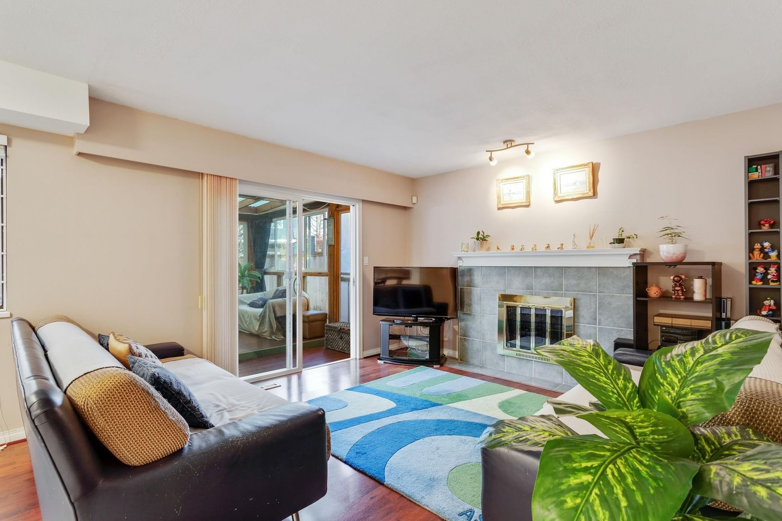 Listing Image 10