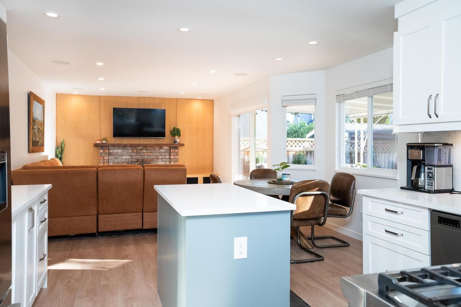 Listing Image 9