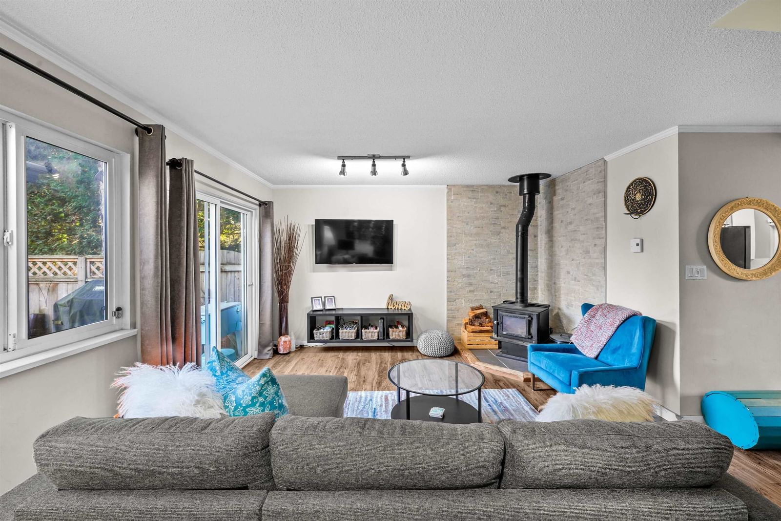 Listing Image 10