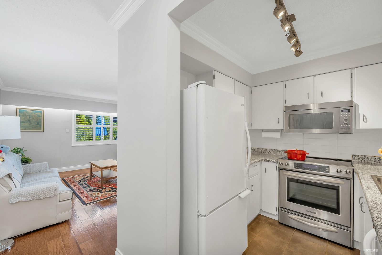 Listing Image 12