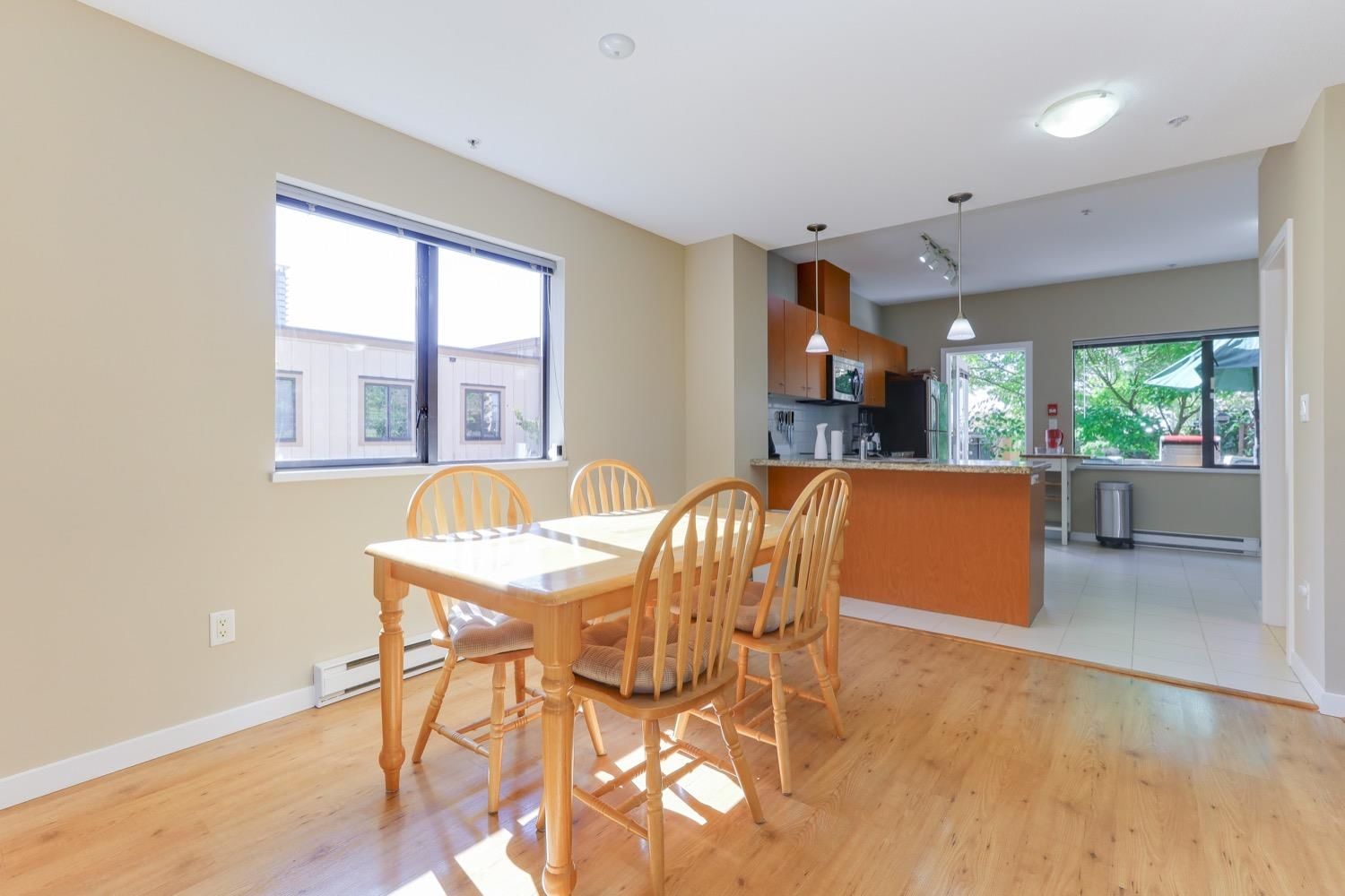 Listing Image 8