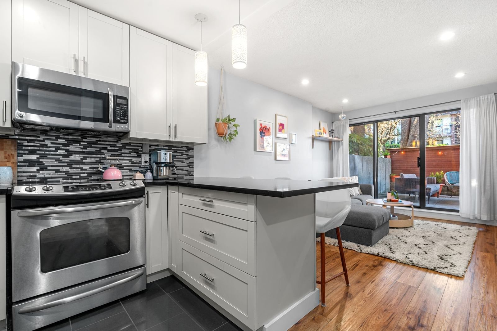 Listing Image 12