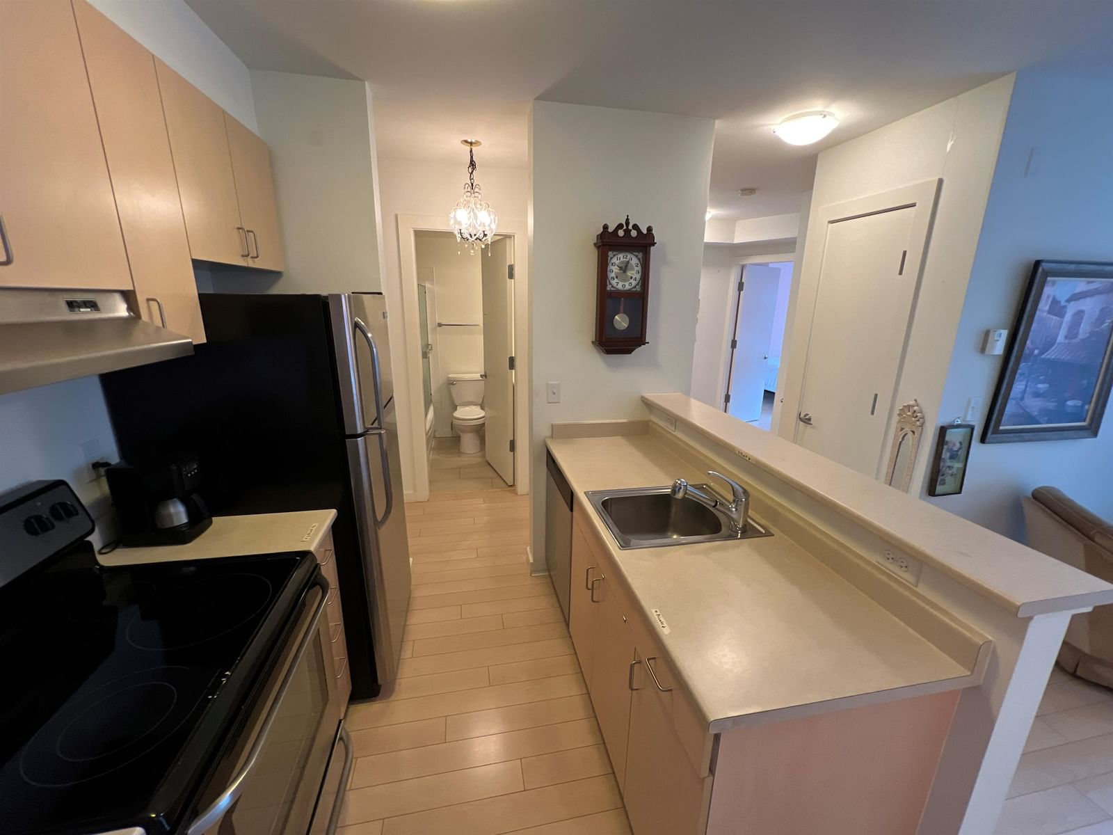 Listing Image 4