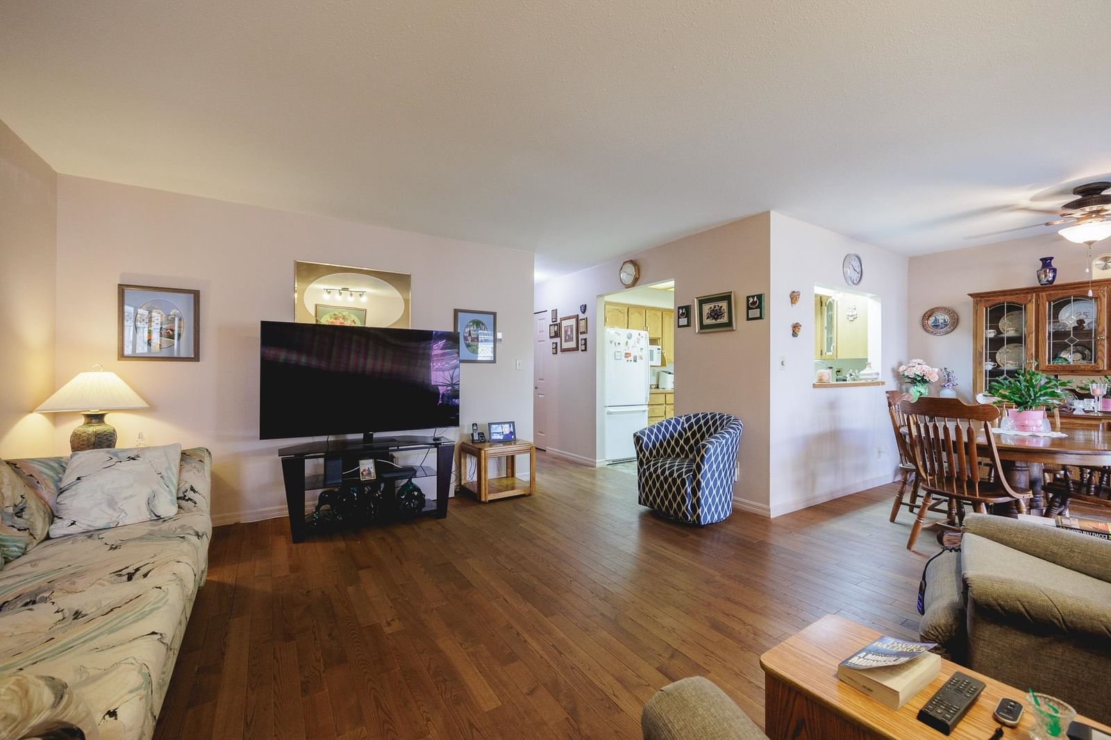Listing Image 12