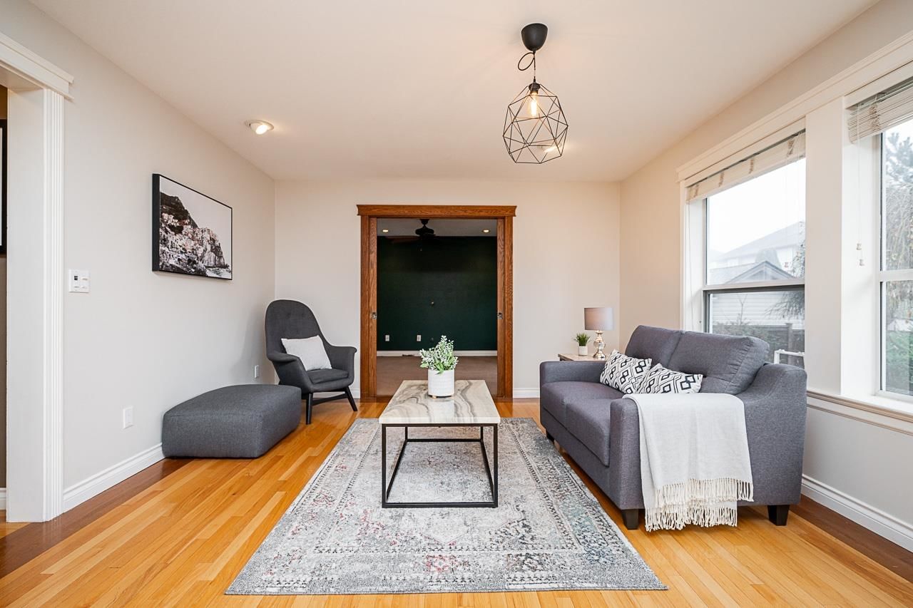 Listing Image 11