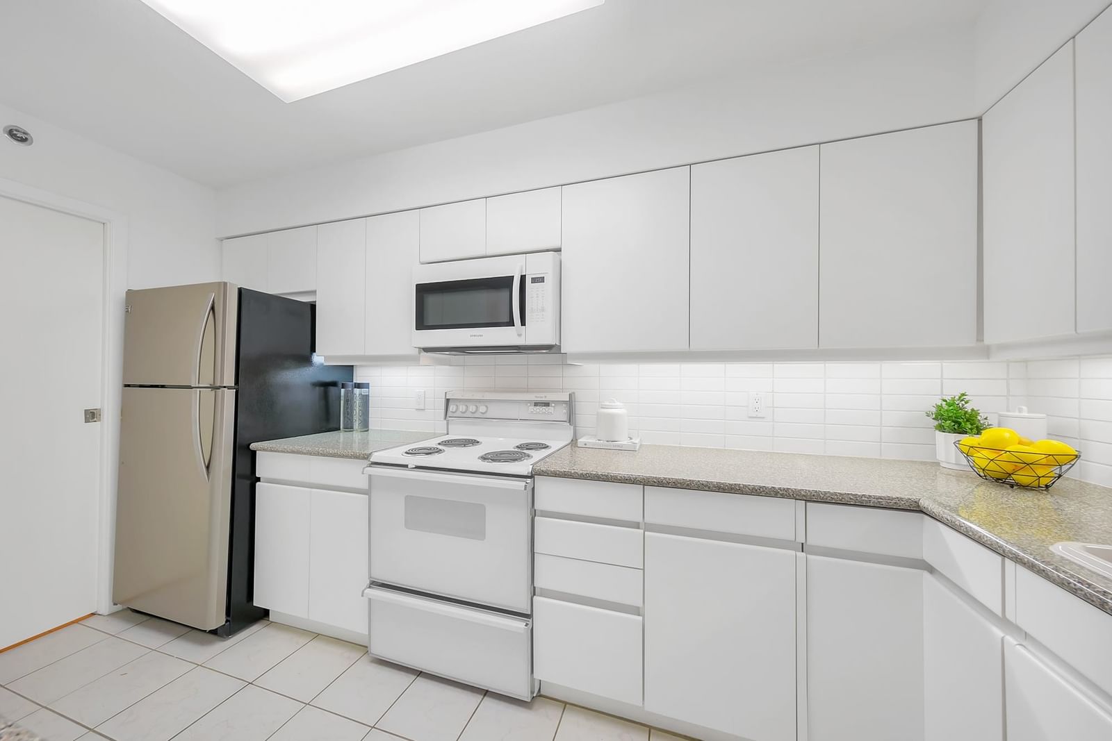 Listing Image 14