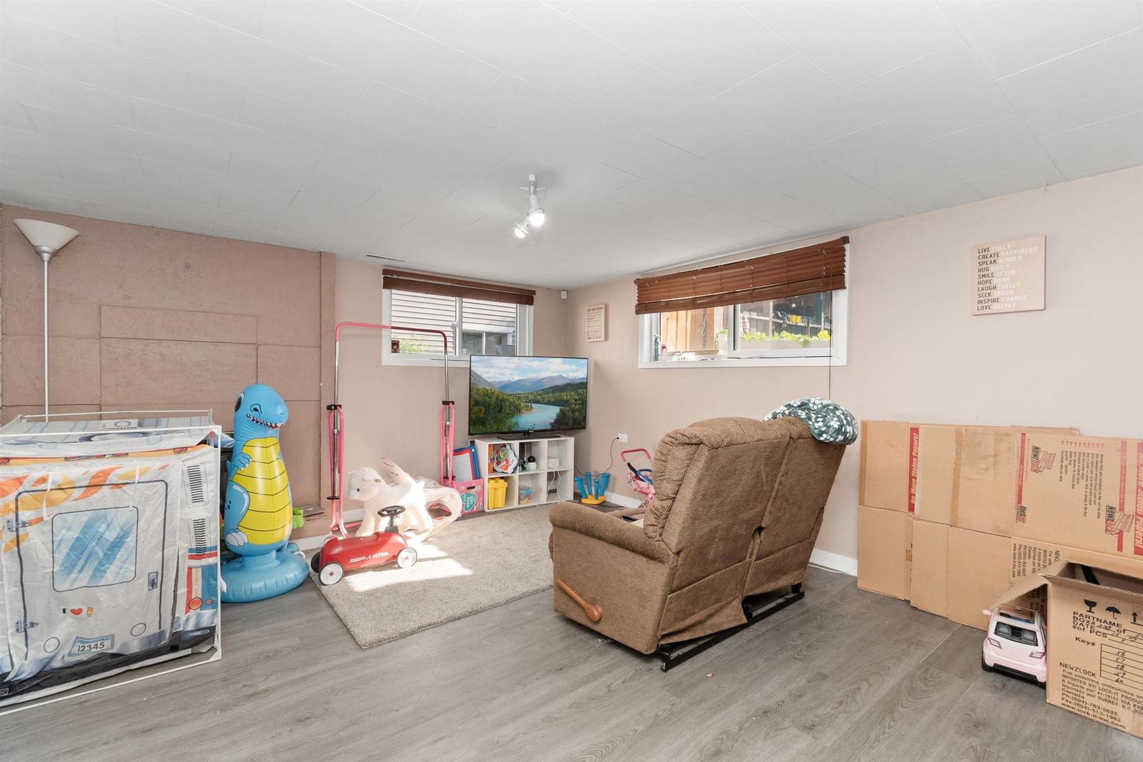 Listing Image 20