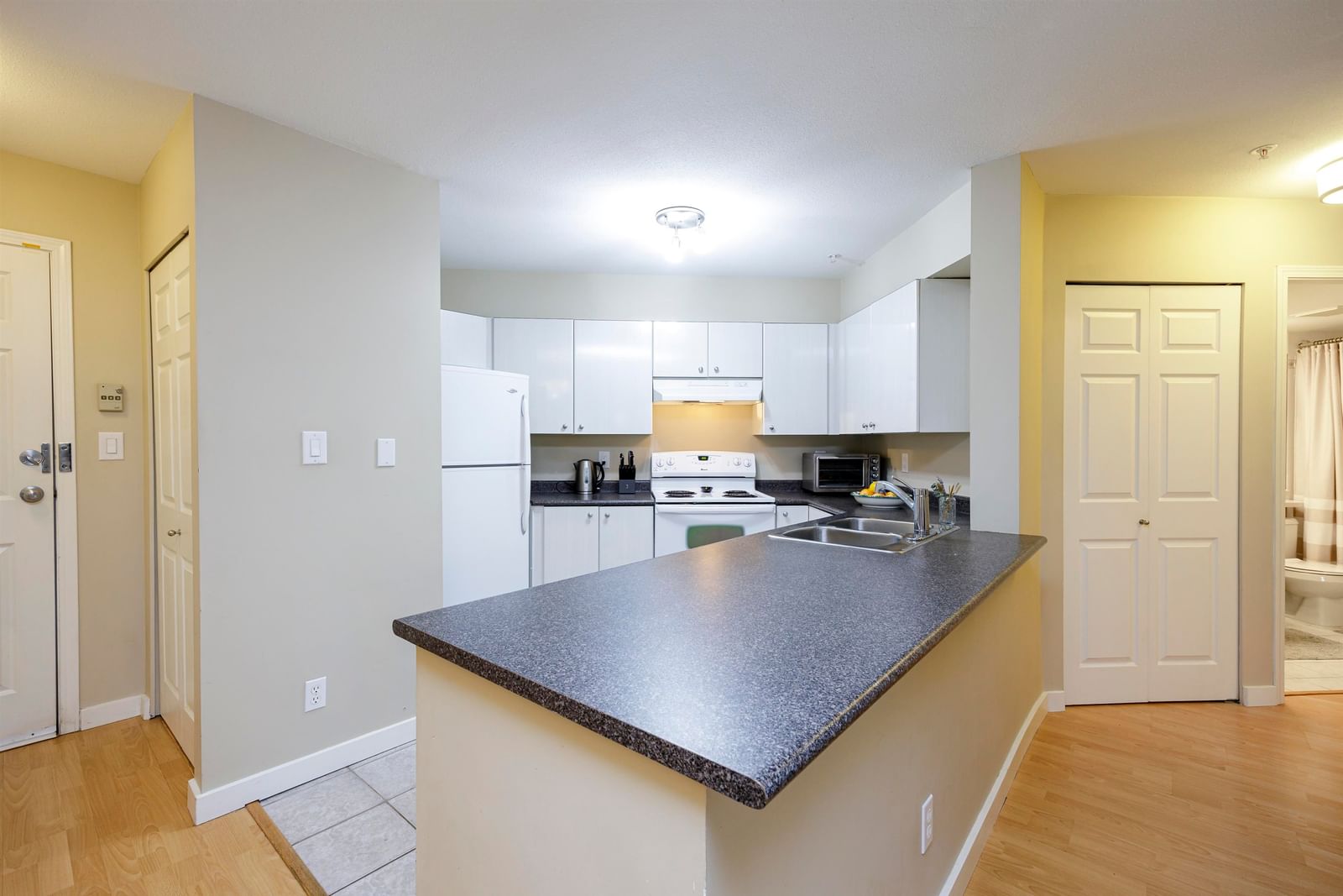 Listing Image 8