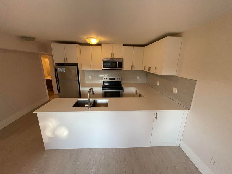 517 Granada Crescent, North Vancouver, V7N 3A7 | Image 3