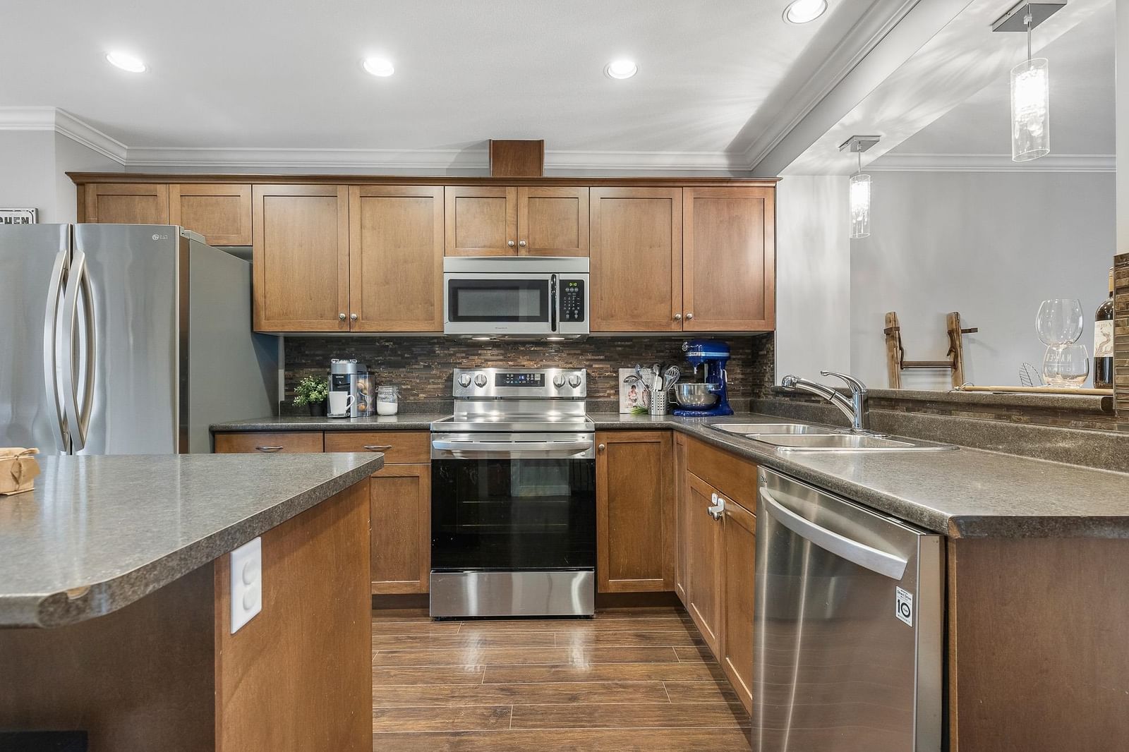 Listing Image 10