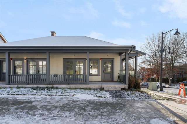201 - 1306 Laval Square