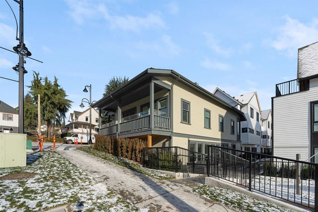 201 - 1306 Laval Square