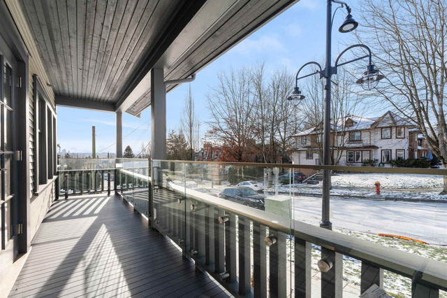 201 - 1306 Laval Square