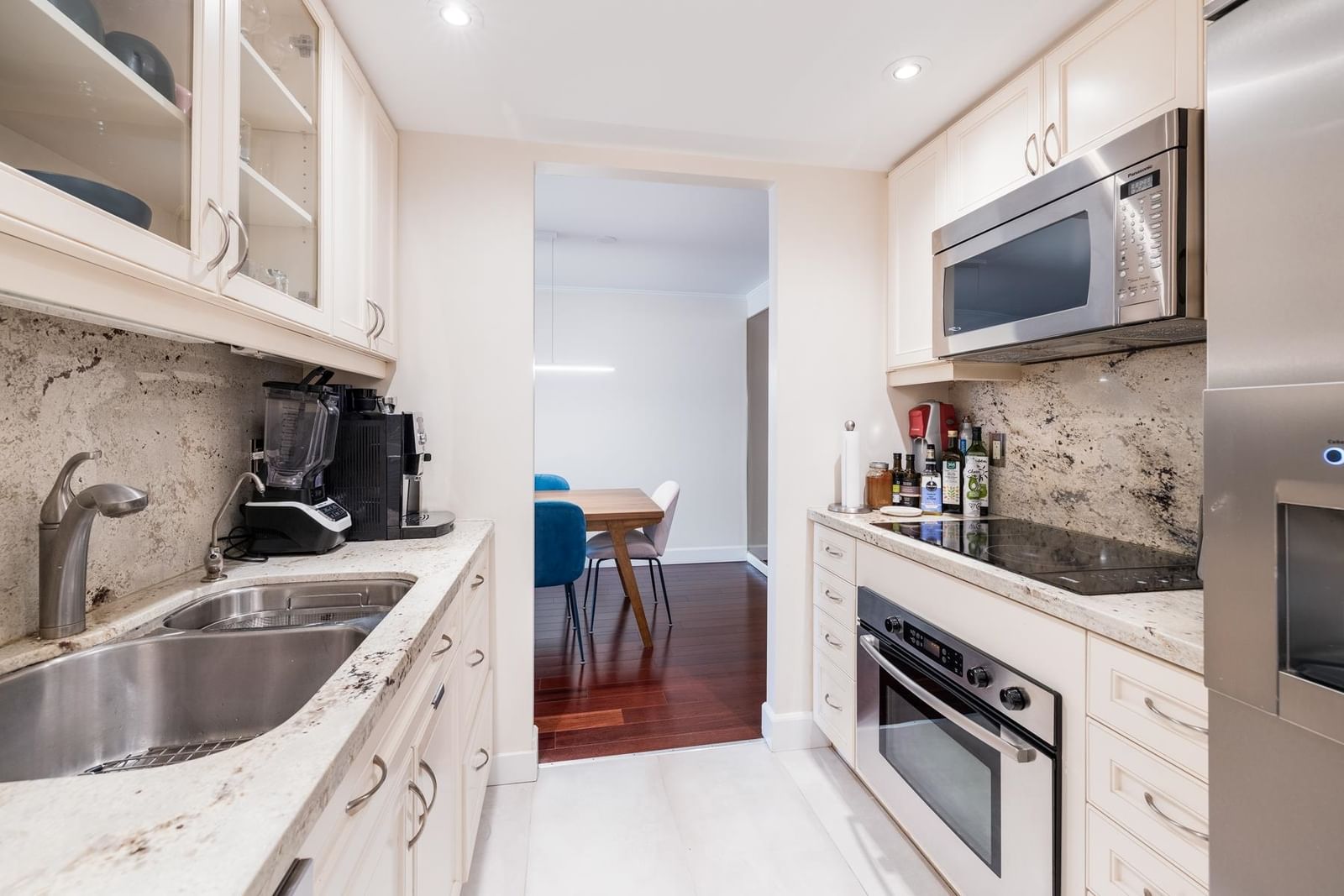 Listing Image 11