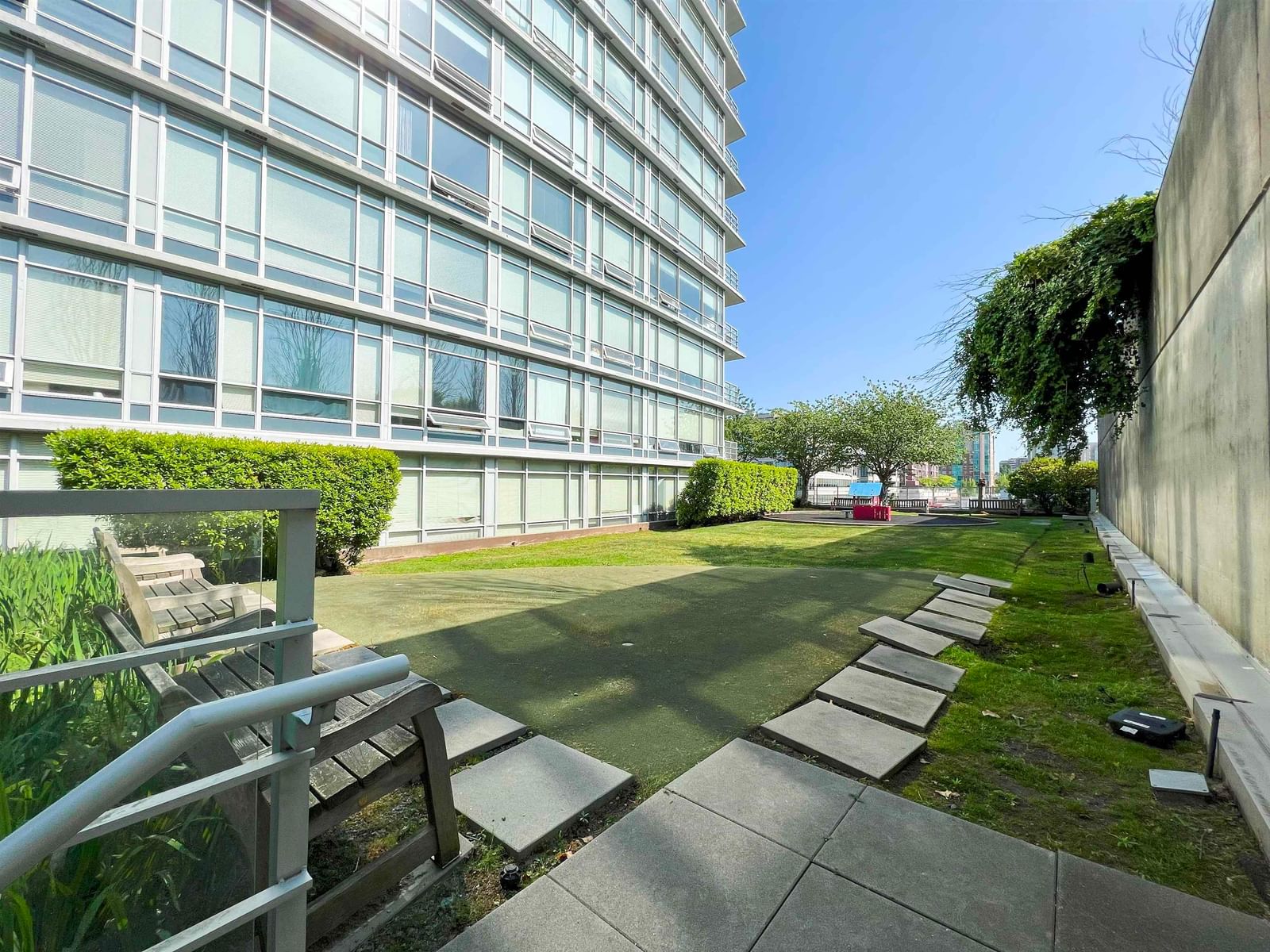 Listing Image 19