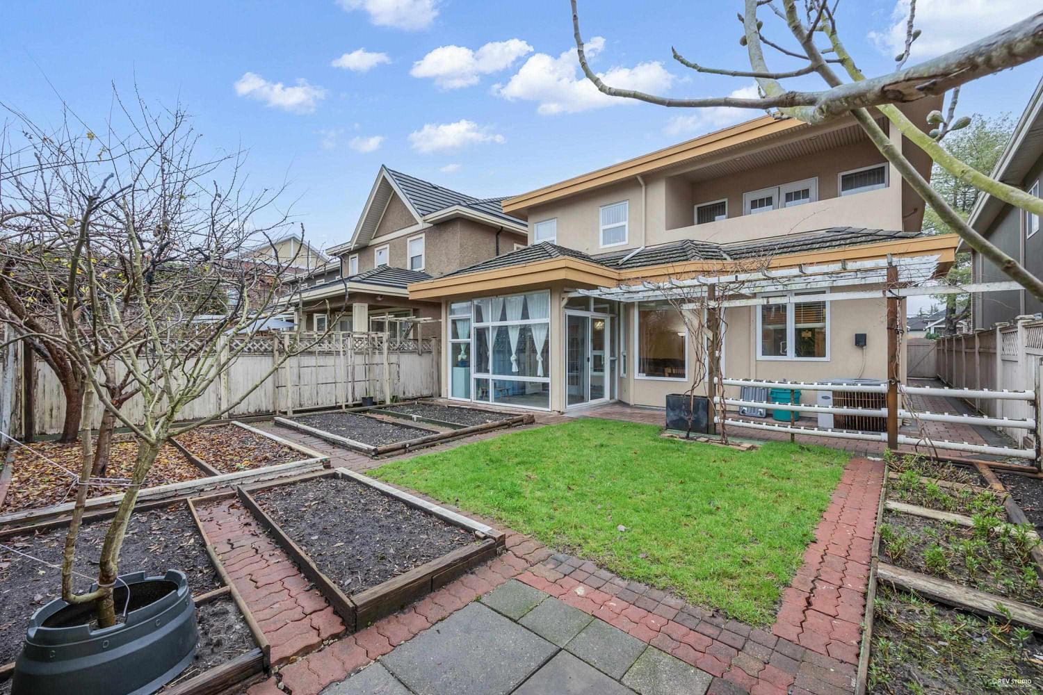 Listing Image 4