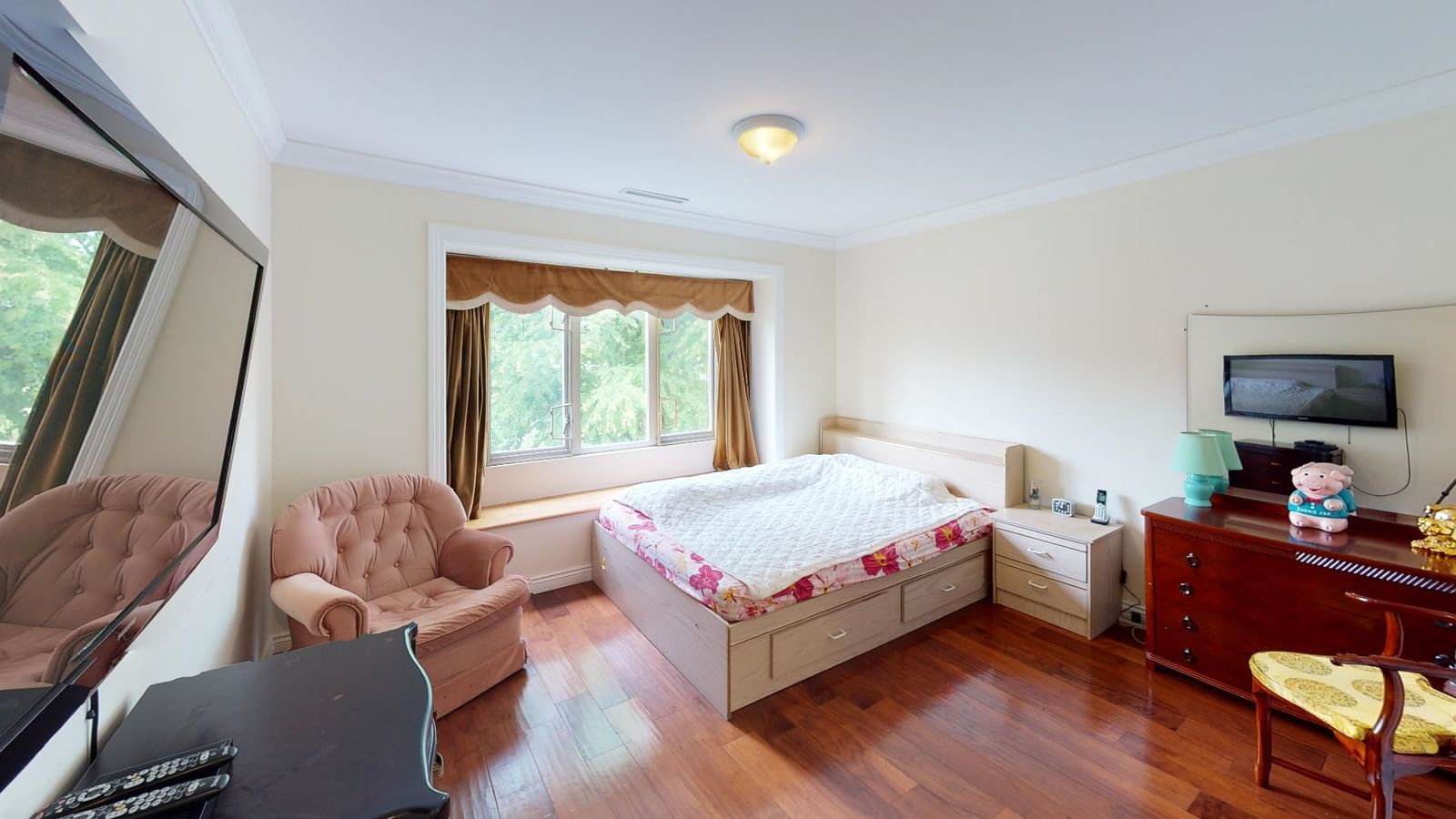 Listing Image 10