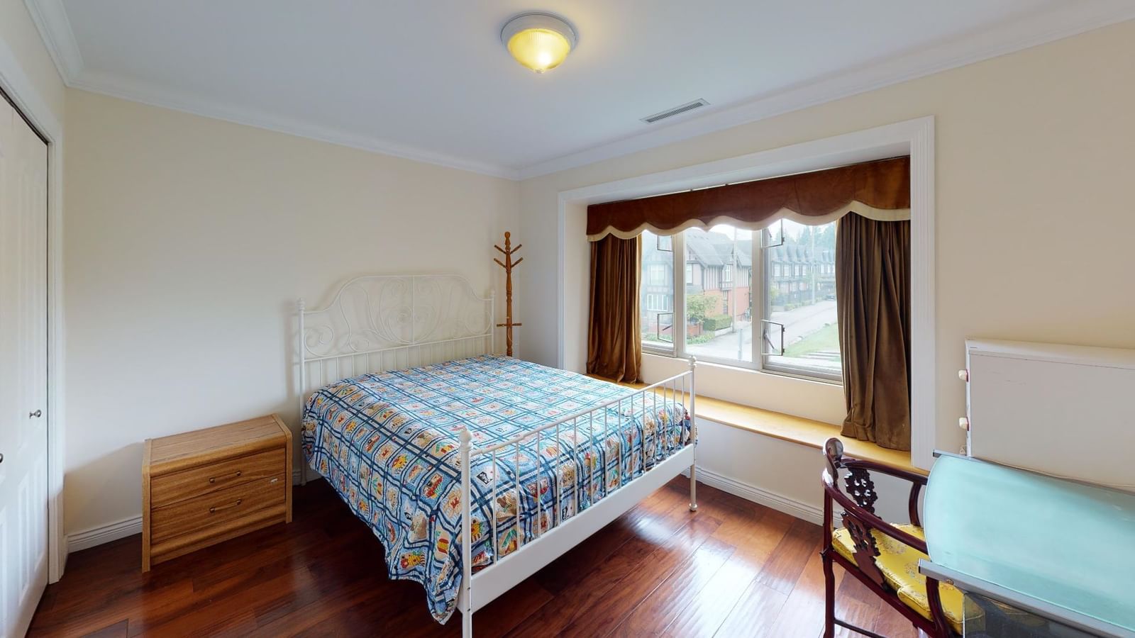 Listing Image 11