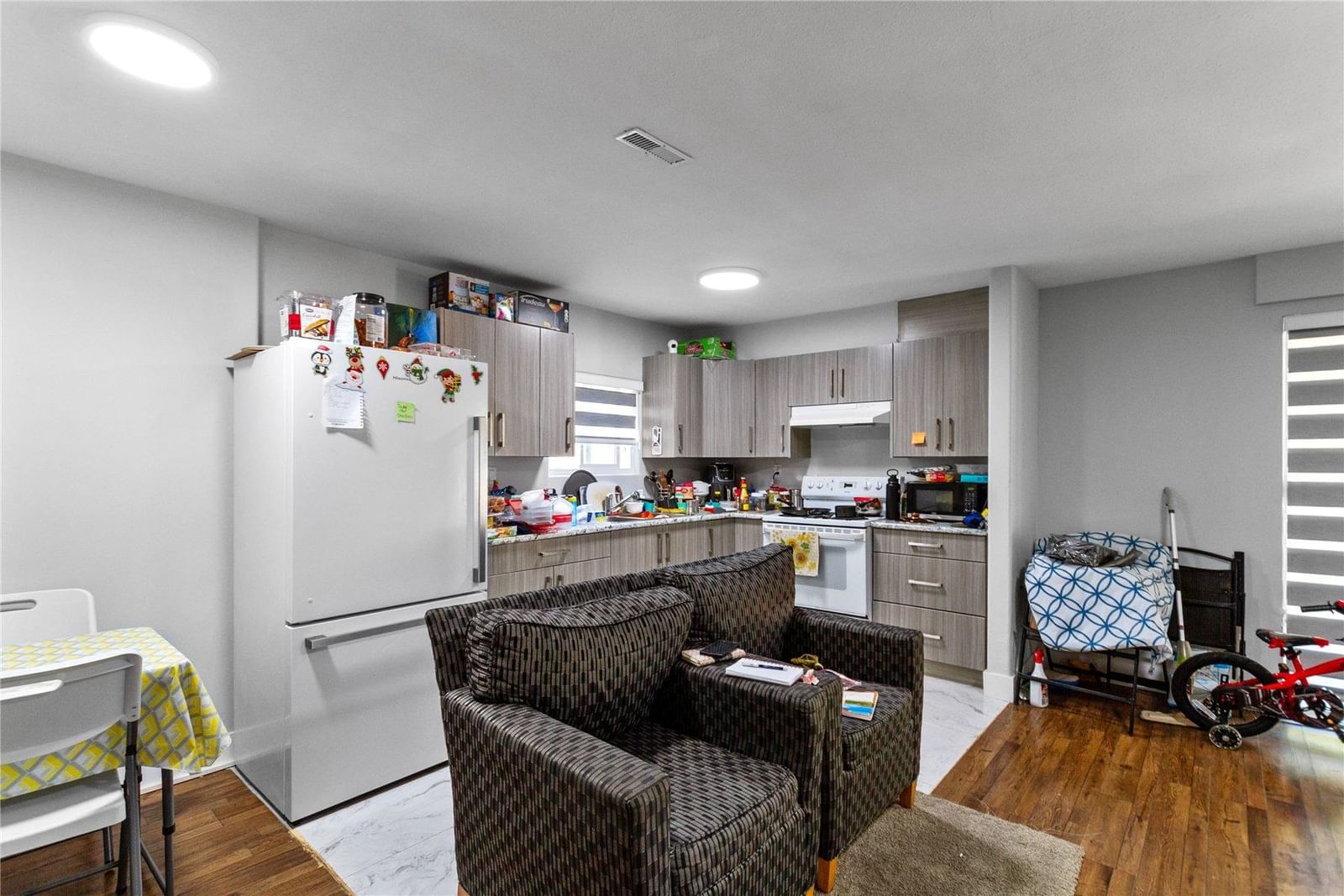 Listing Image 16