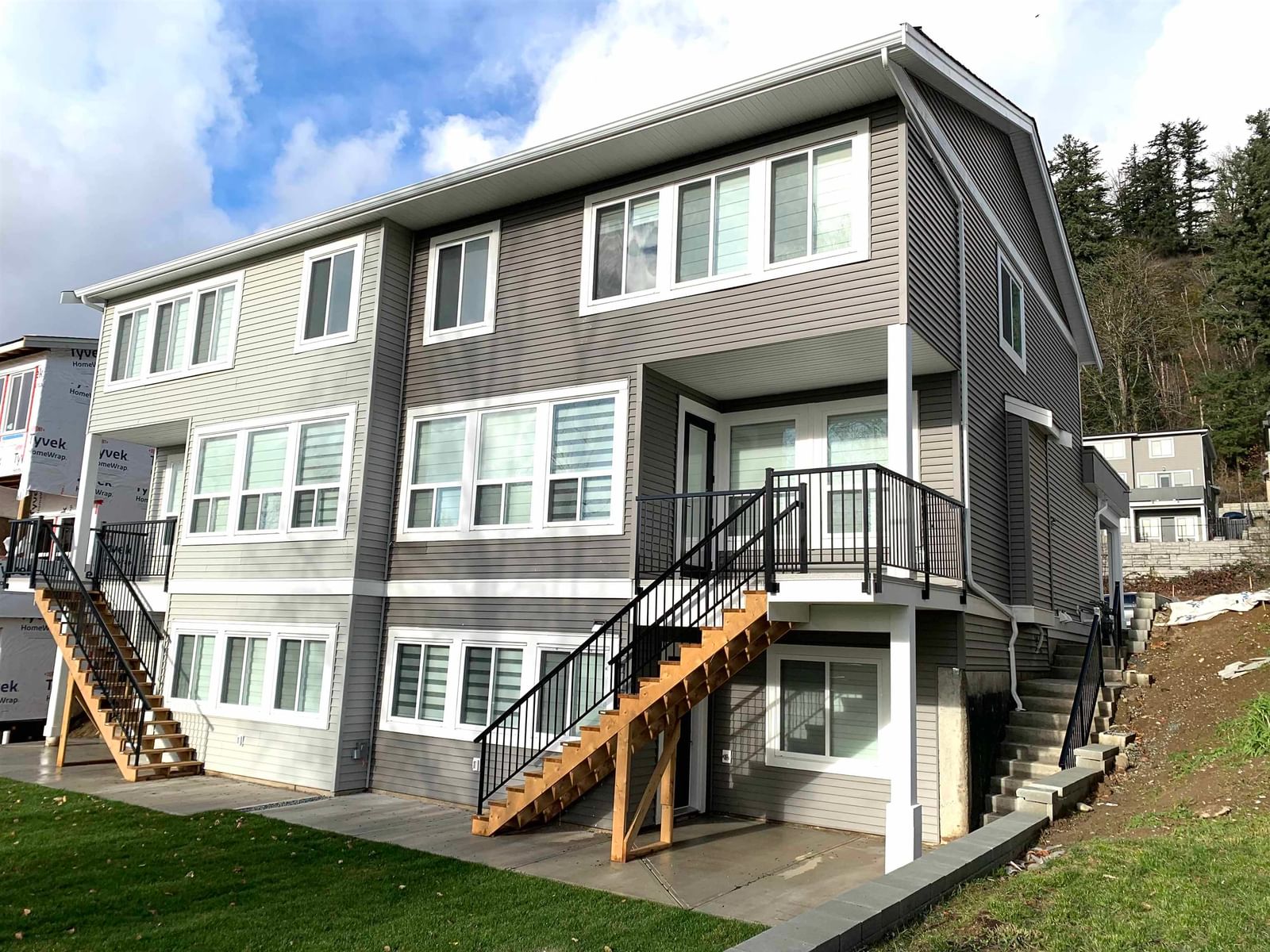 Listing Image 5