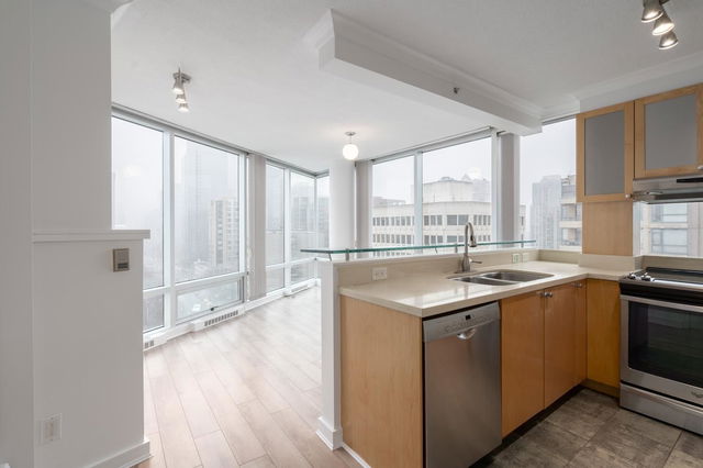 1302 - 1003 Burnaby Street
