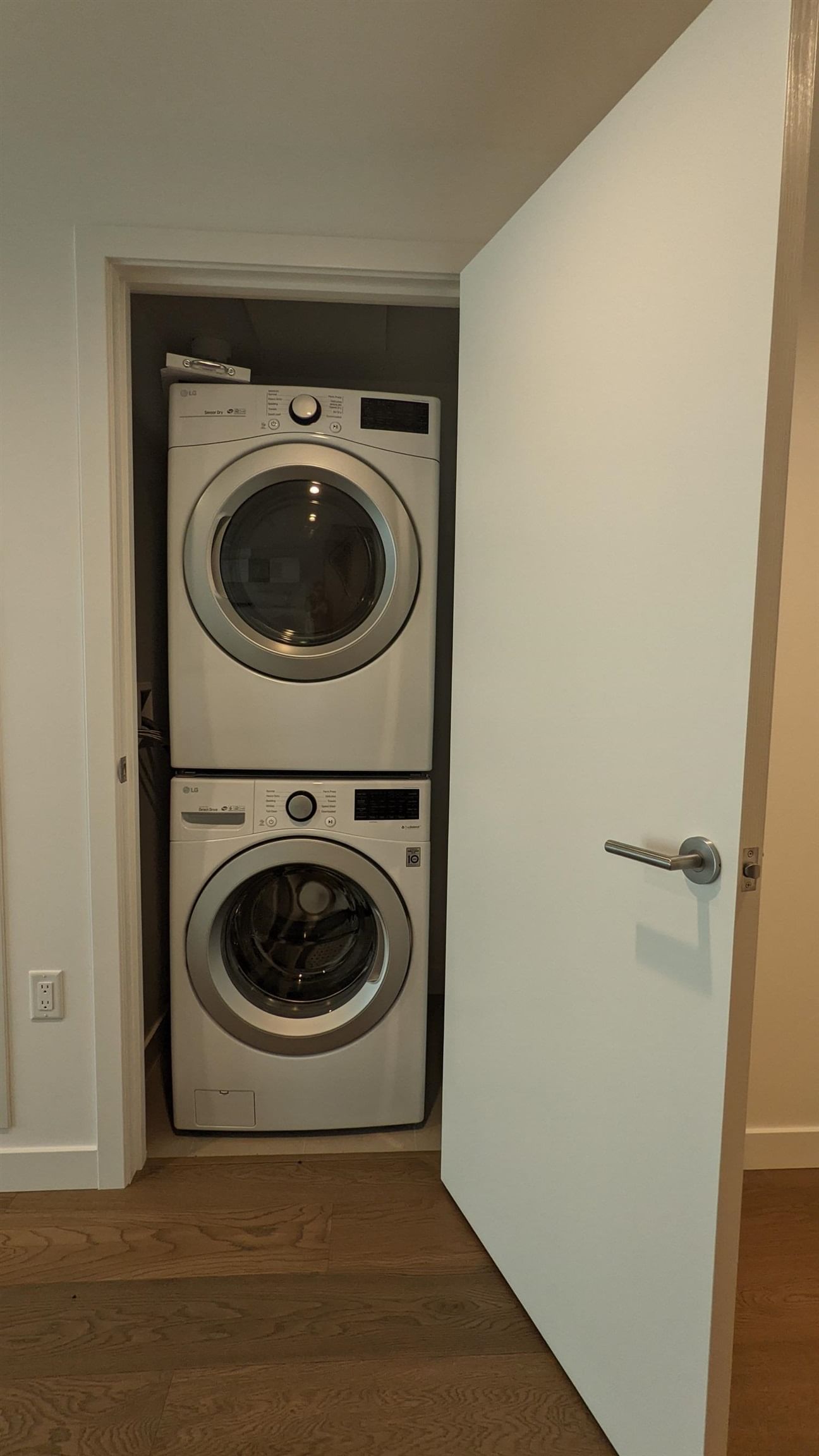 Listing Image 9