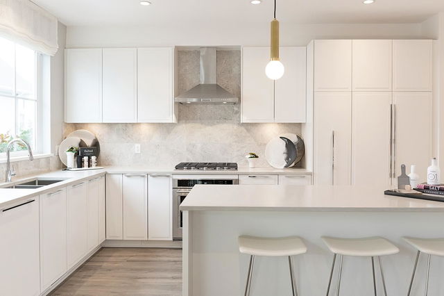 105 - 5311 Admiral Way